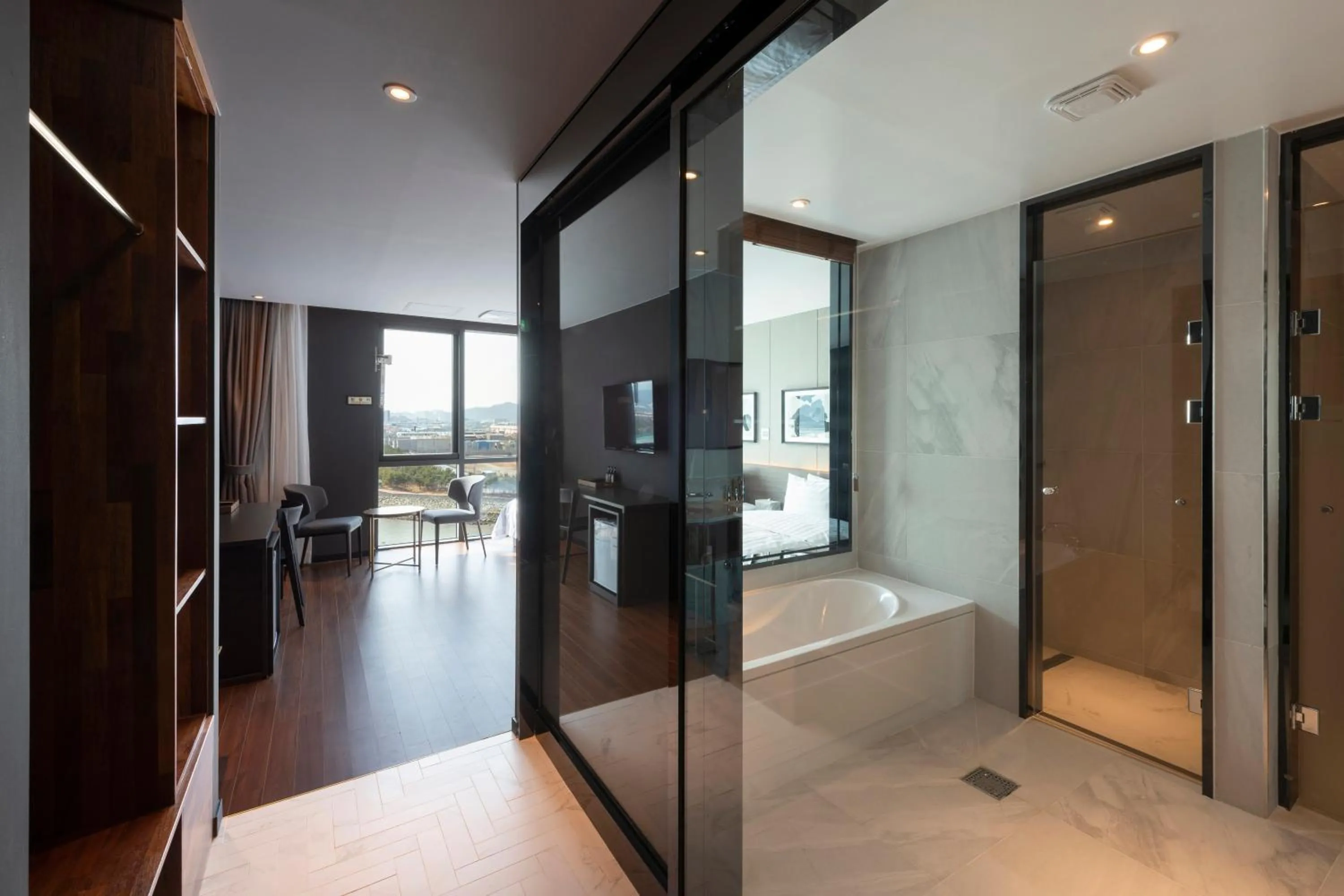 Brown-Dot Hotel Shinho