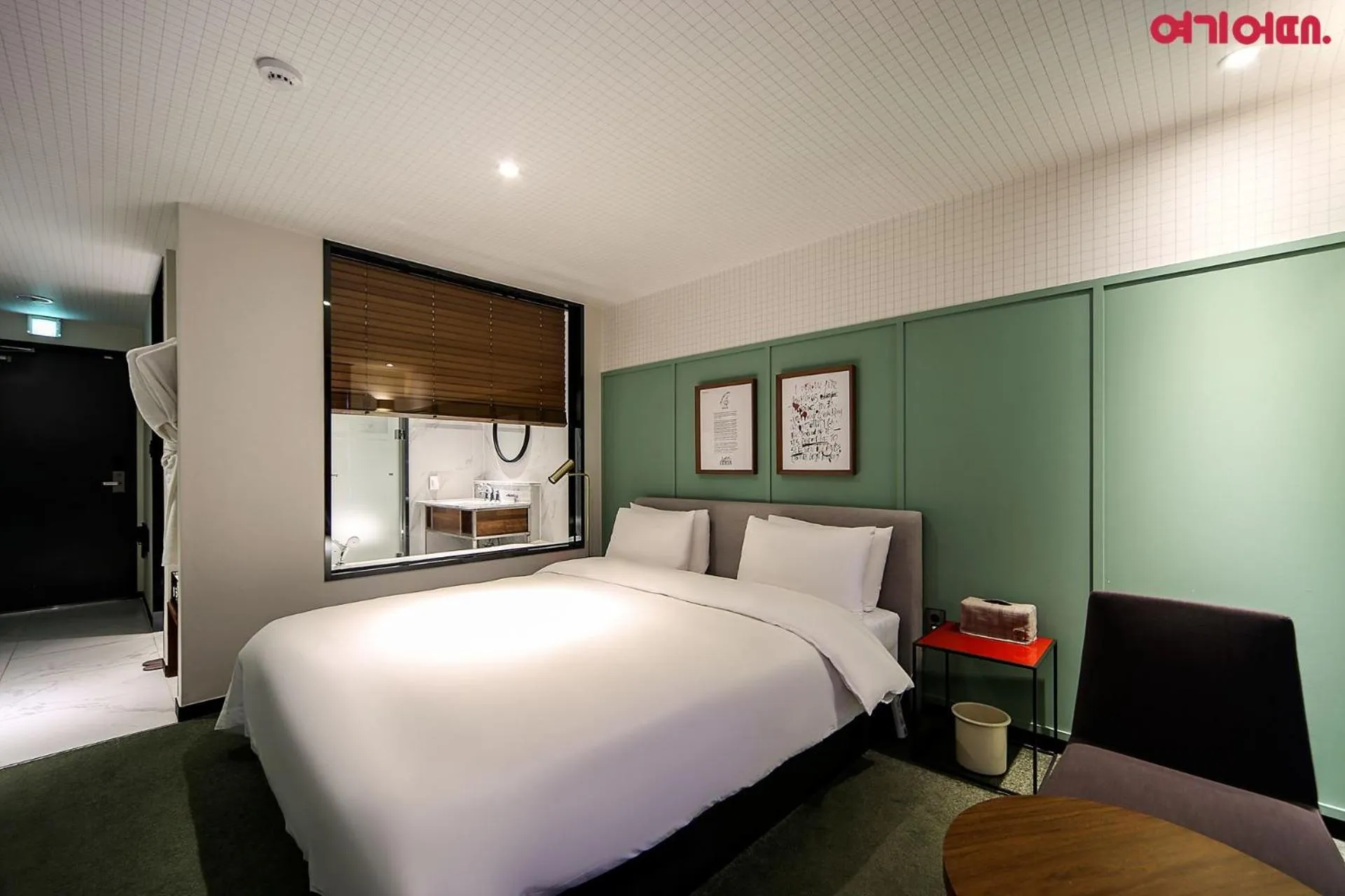 Bed in Brown-Dot Hotel Shinho