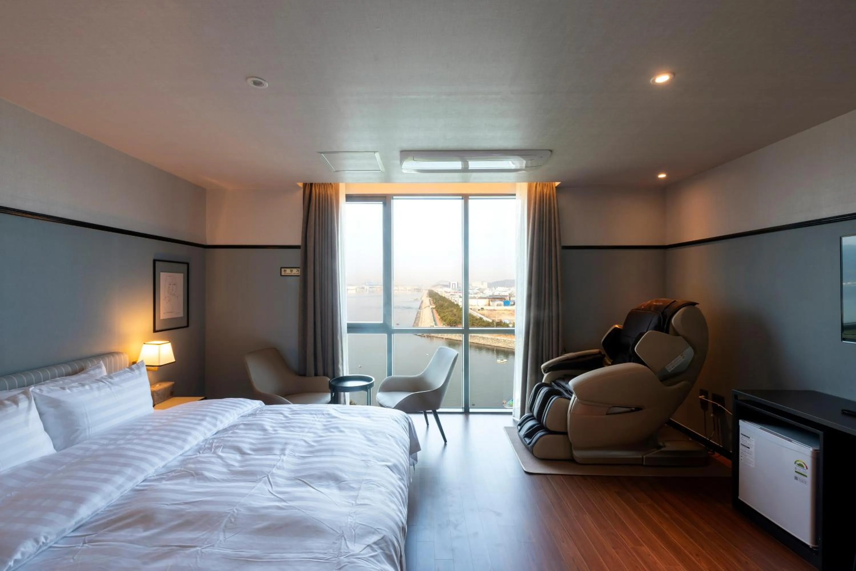 Bed in Brown-Dot Hotel Shinho