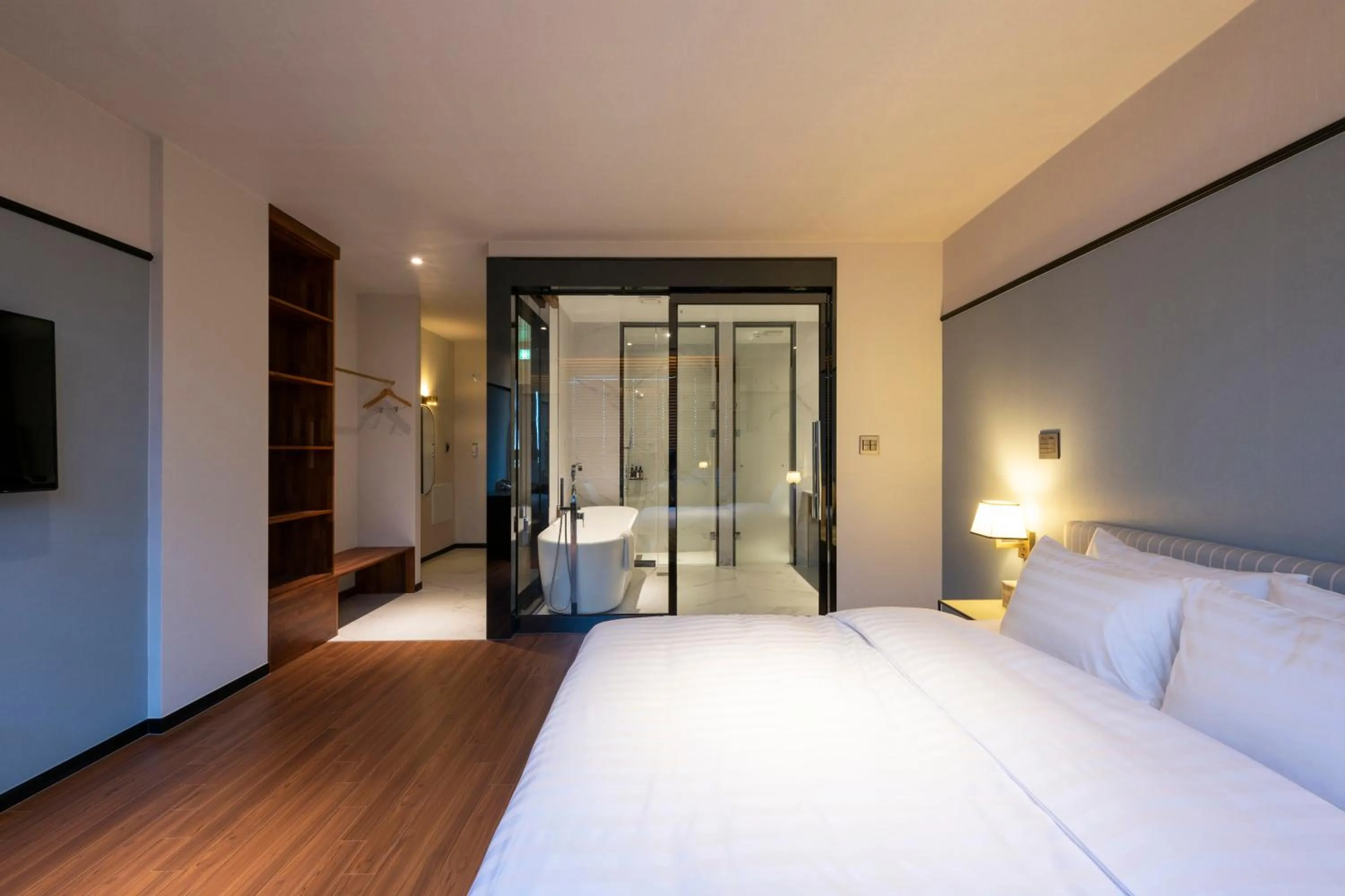 Bed in Brown-Dot Hotel Shinho