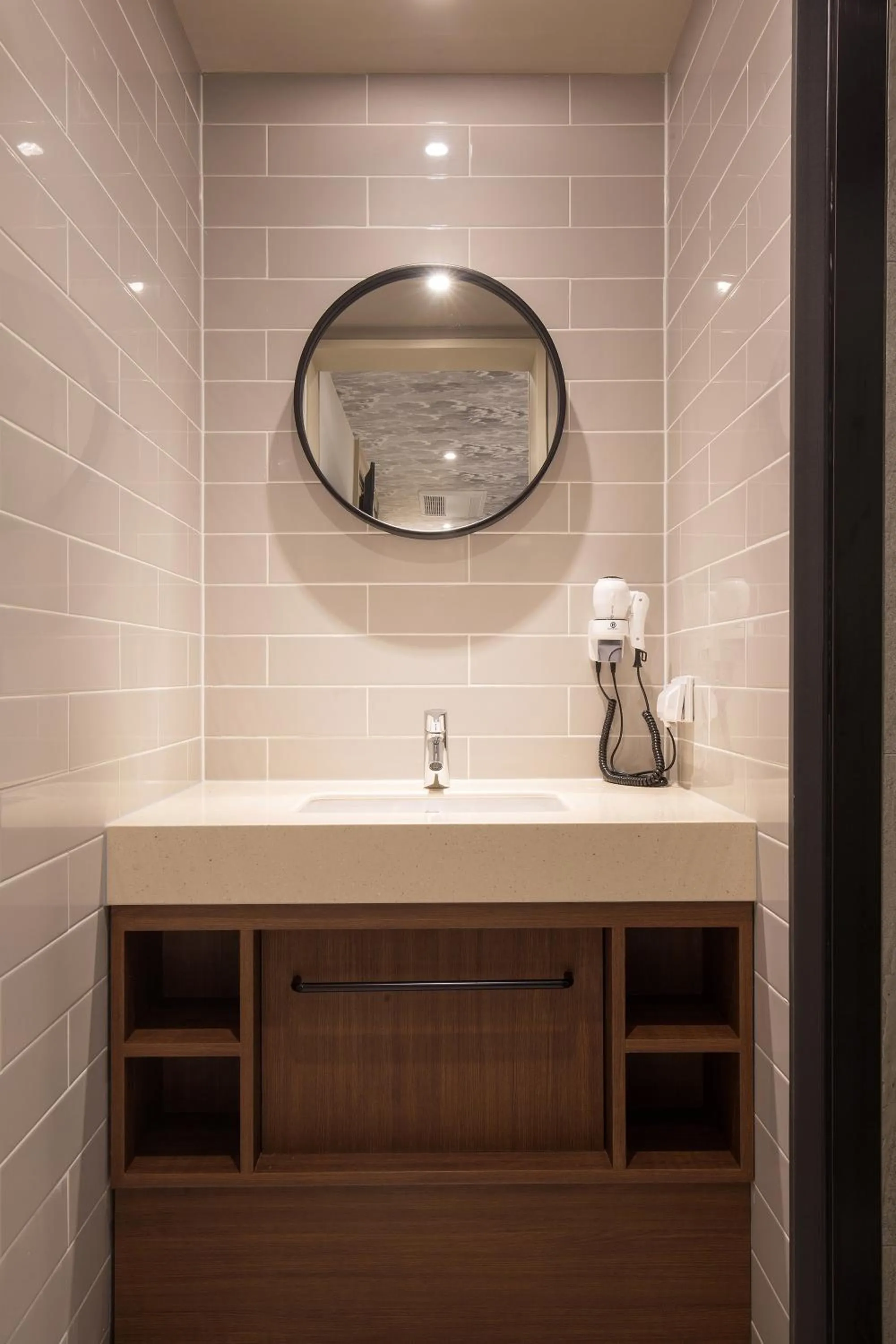 Bathroom in Brown-Dot Hotel Choeup