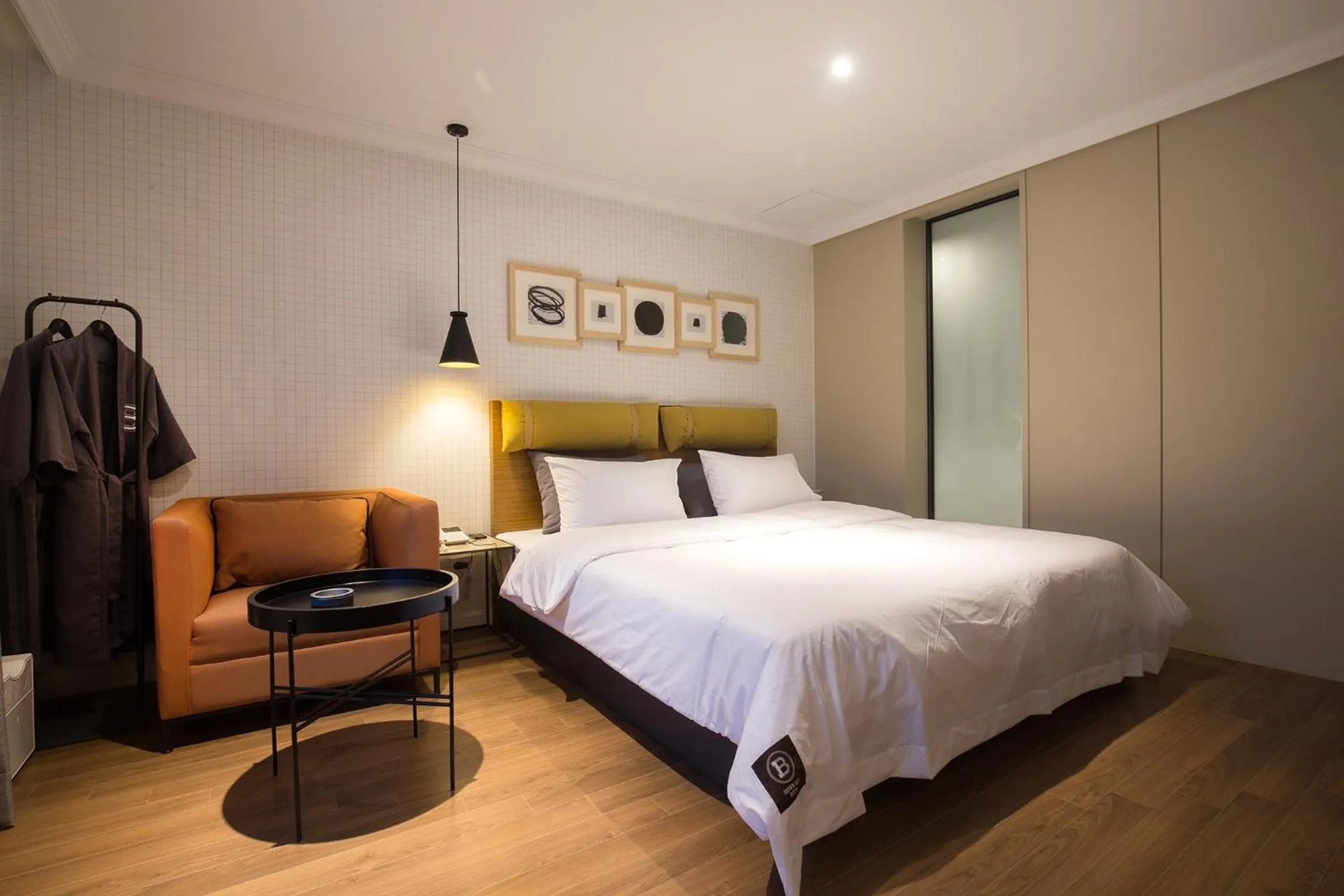 Bedroom, Bed in Brown-Dot Hotel Choeup