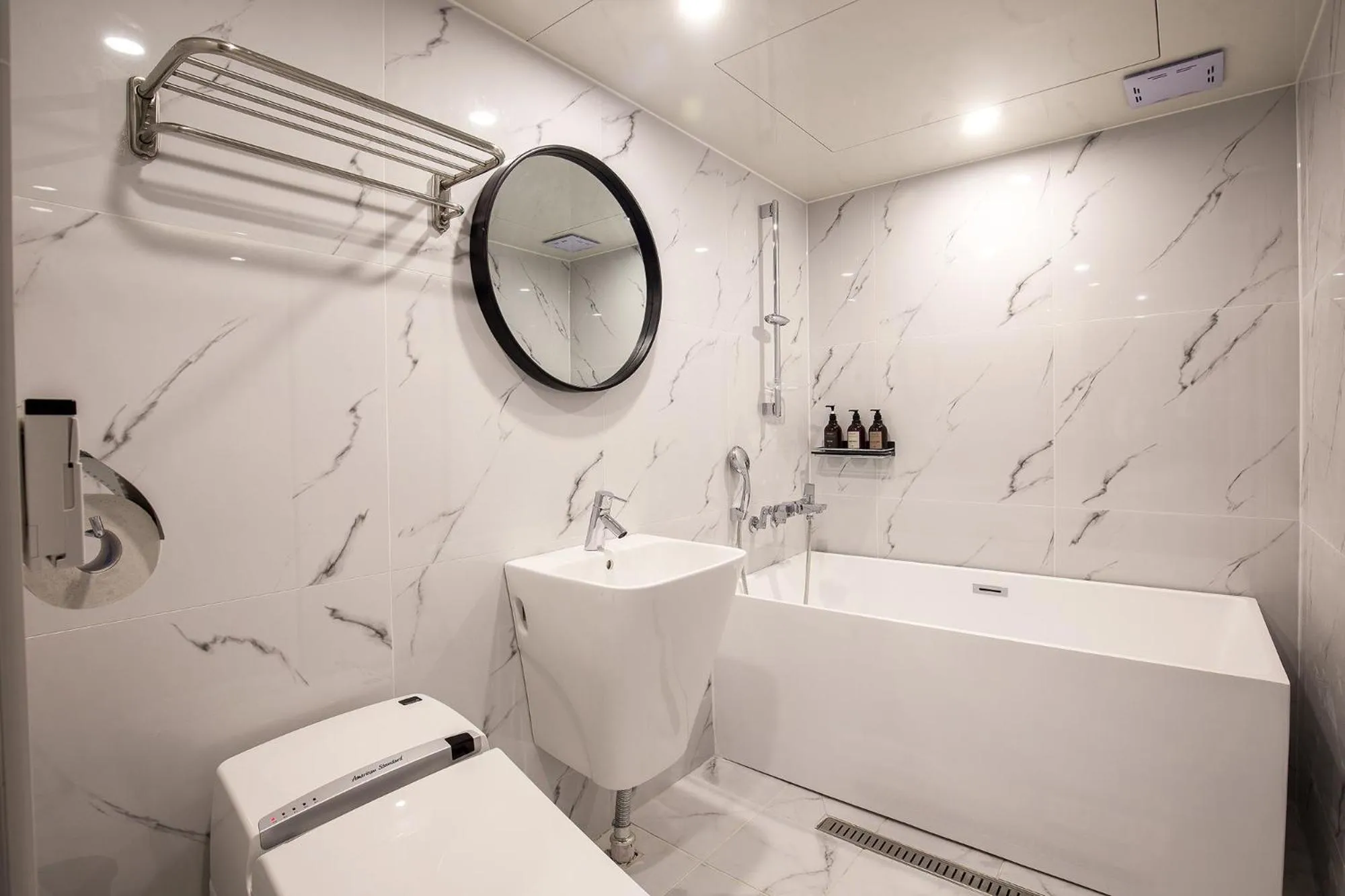 Bathroom in Brown-Dot Hotel Choeup