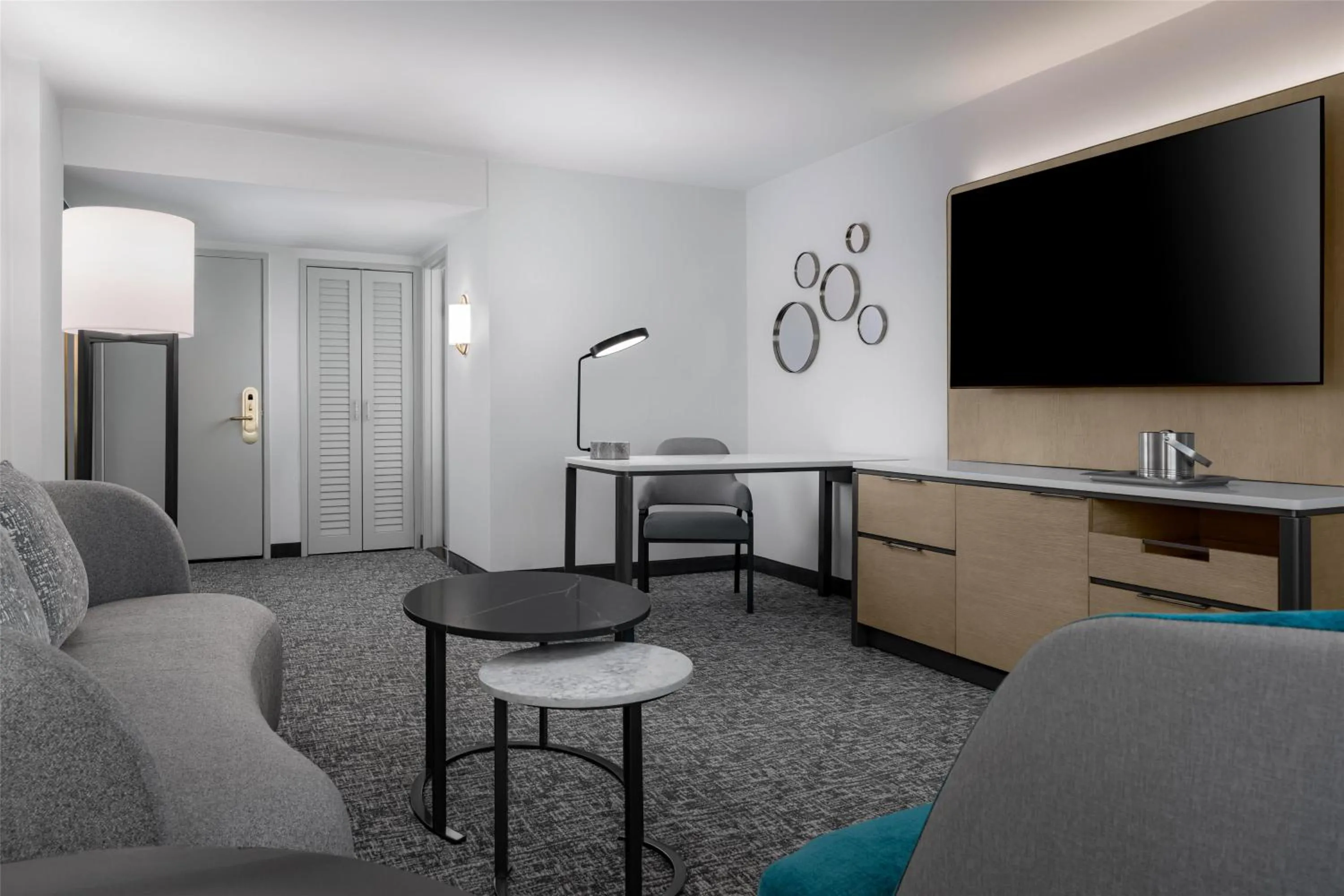 Living room in Hilton Los Angeles Airport