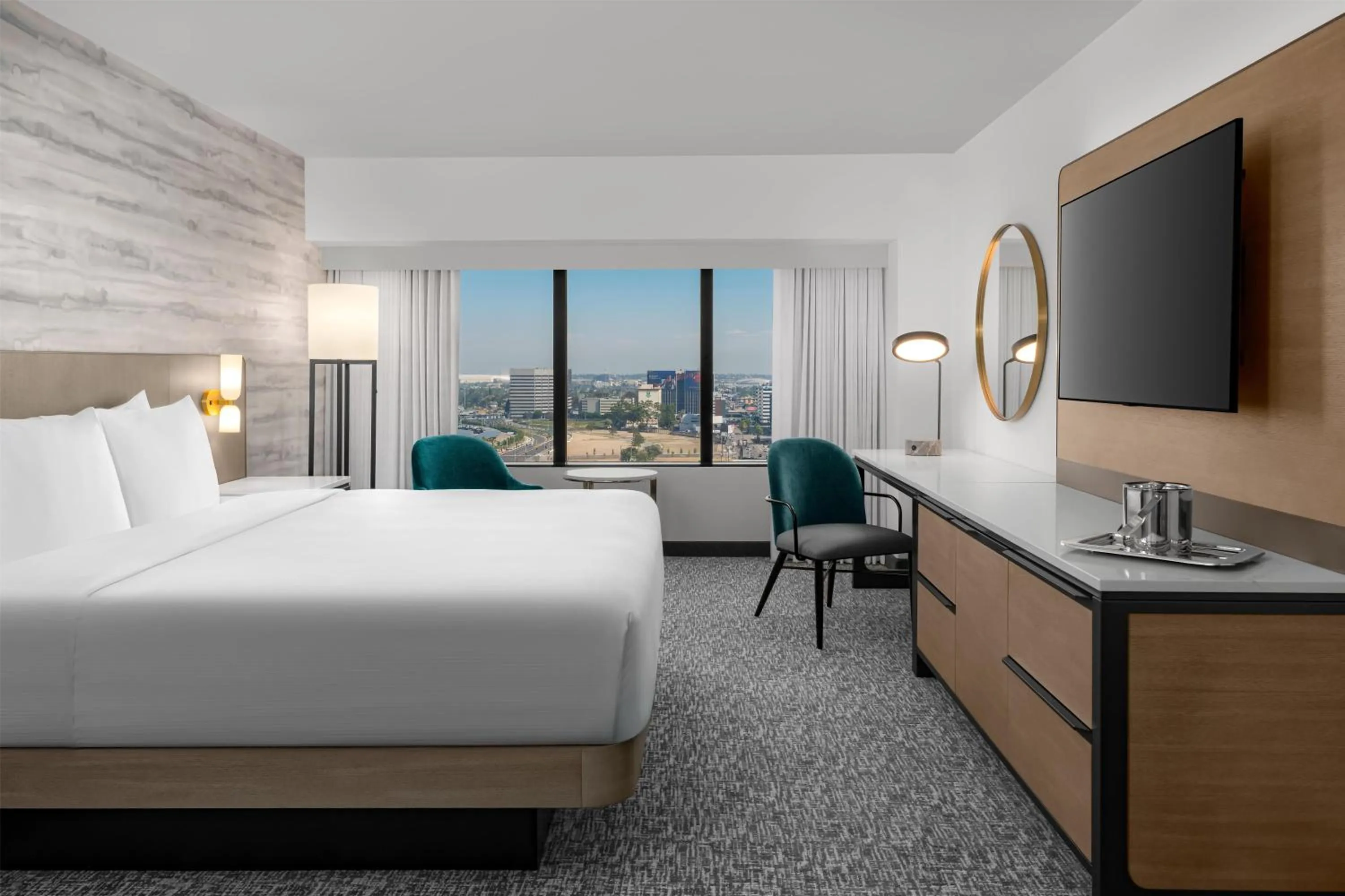Bedroom, Bed in Hilton Los Angeles Airport