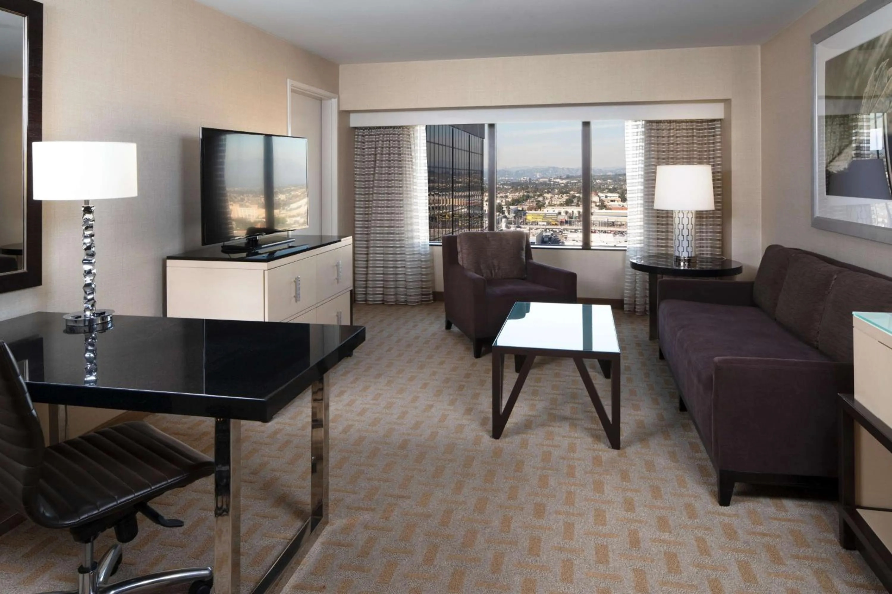 Bedroom in Hilton Los Angeles Airport