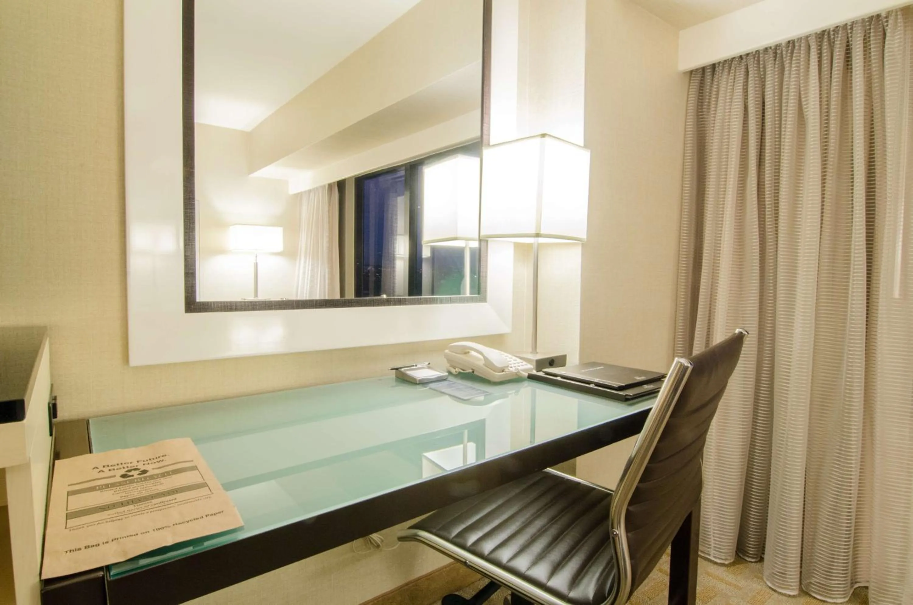 Living room in Hilton Los Angeles Airport