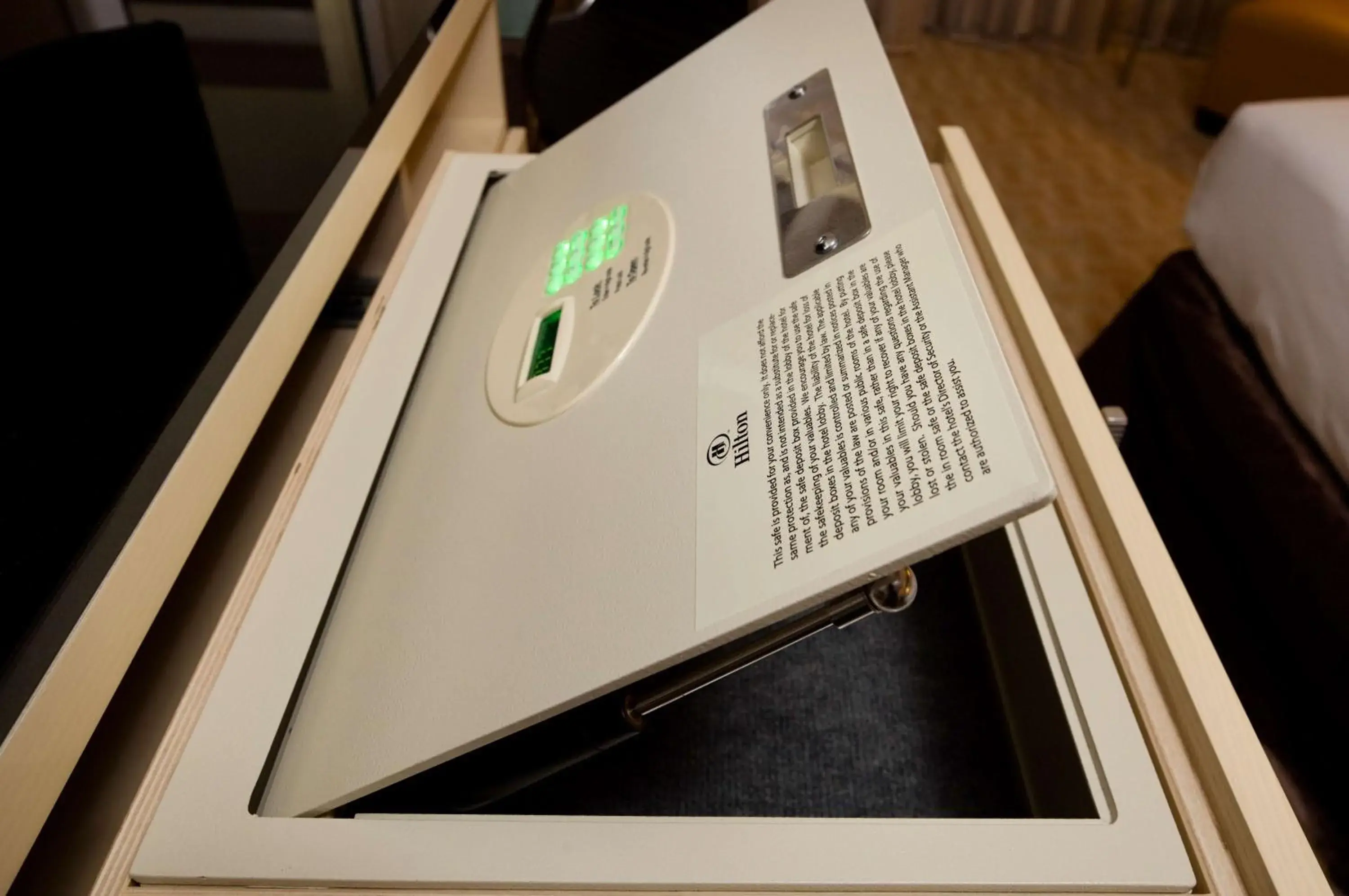 King Room with Tub - Mobility and Hearing Access in Hilton Los Angeles Airport King Room with Tub - Mobility and Hearing Access in Hilton Los Angeles Airport