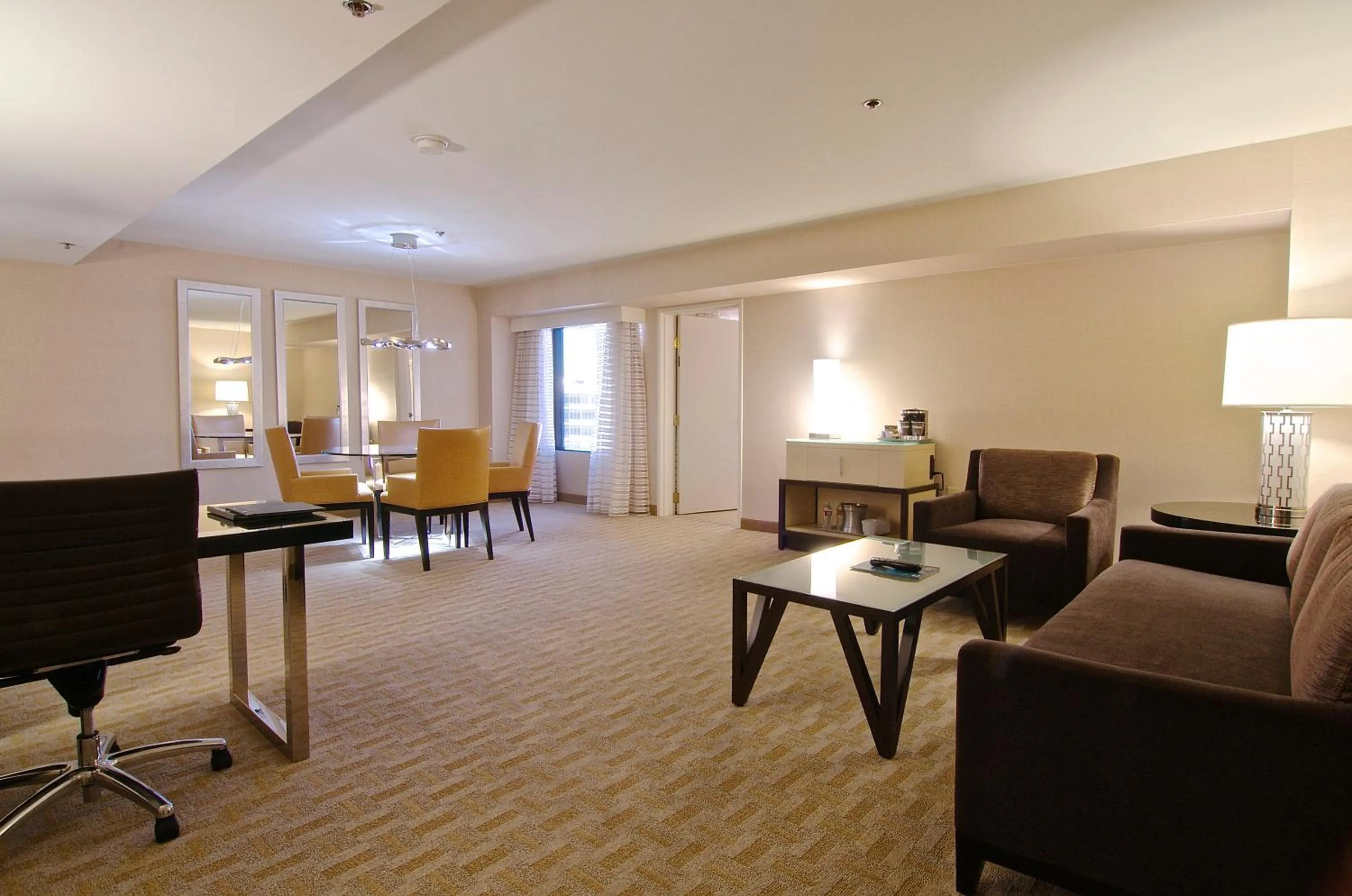 Living room in Hilton Los Angeles Airport