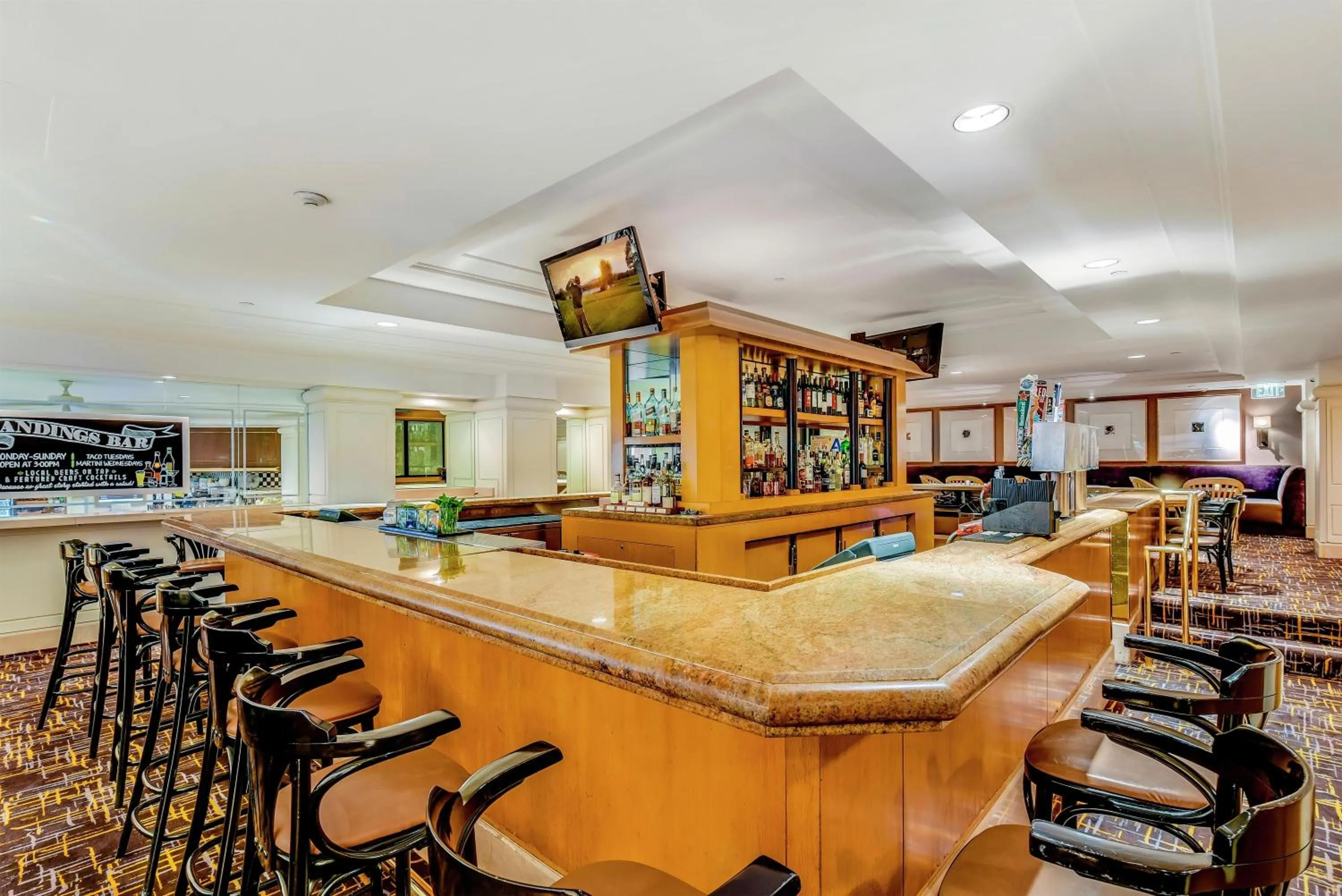 Lounge or bar in Hilton Los Angeles Airport
