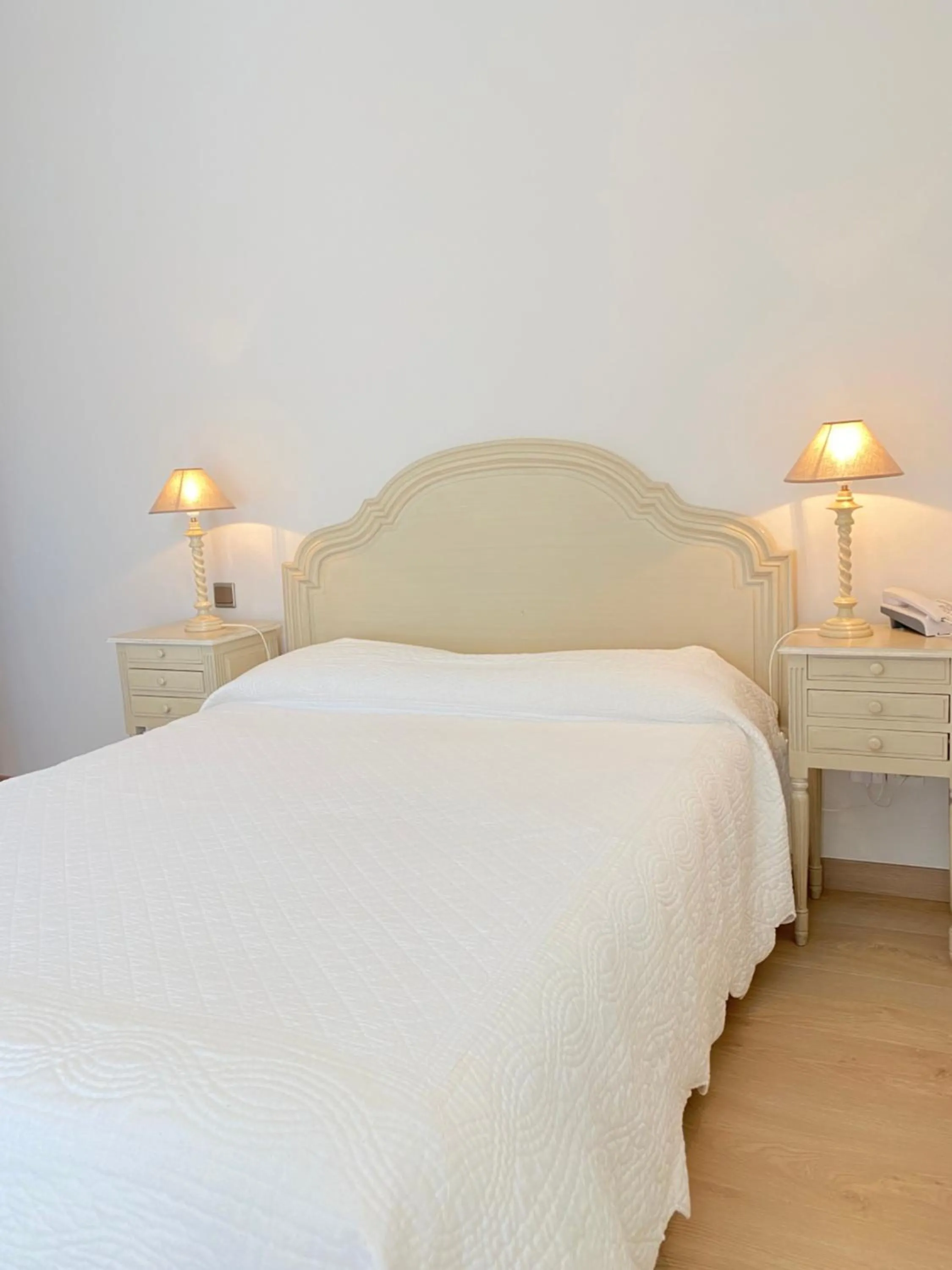 Bed in Hôtel Le Colombier