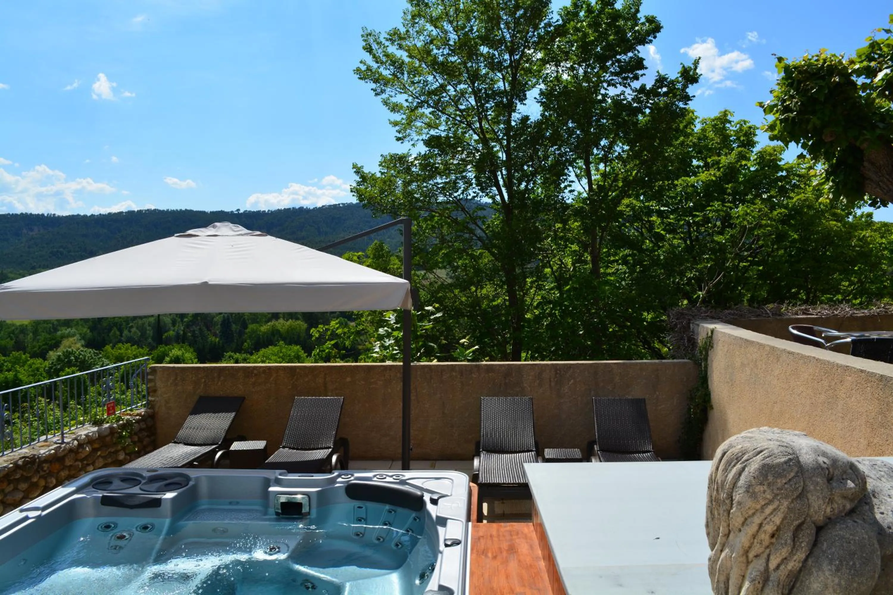 Hot Tub in Hôtel Le Colombier