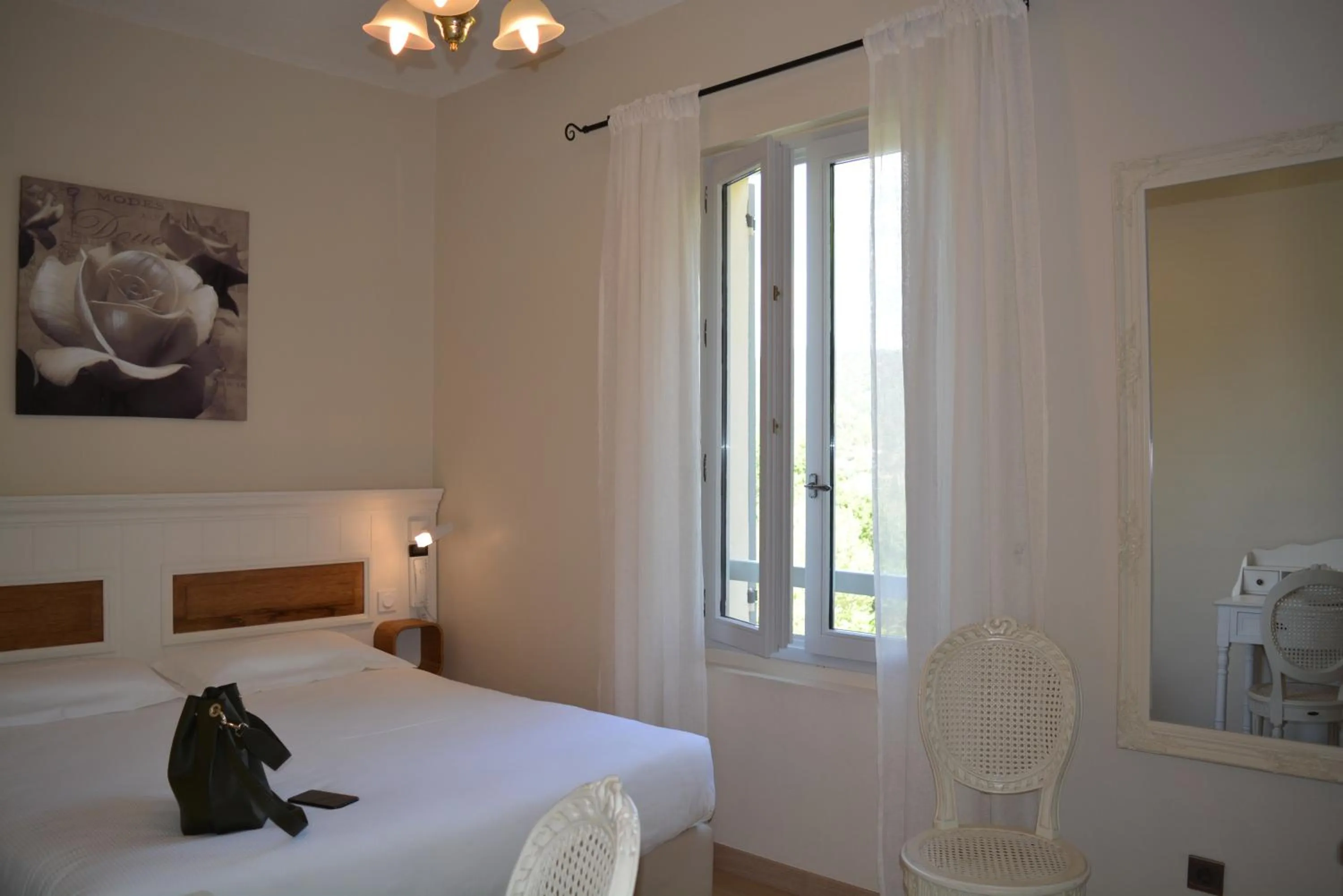 Bed in Hôtel Le Colombier