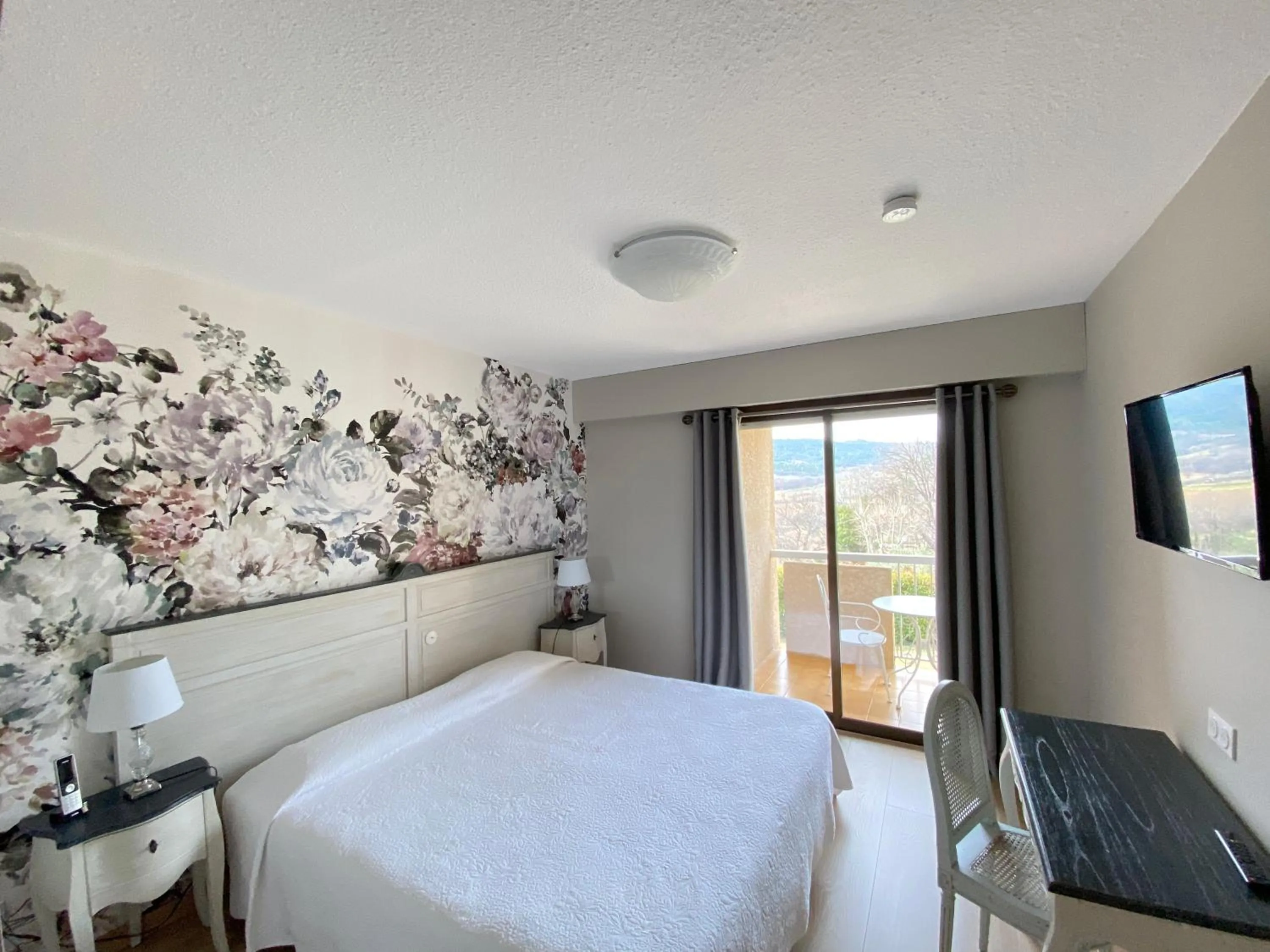 Bed in Hôtel Le Colombier