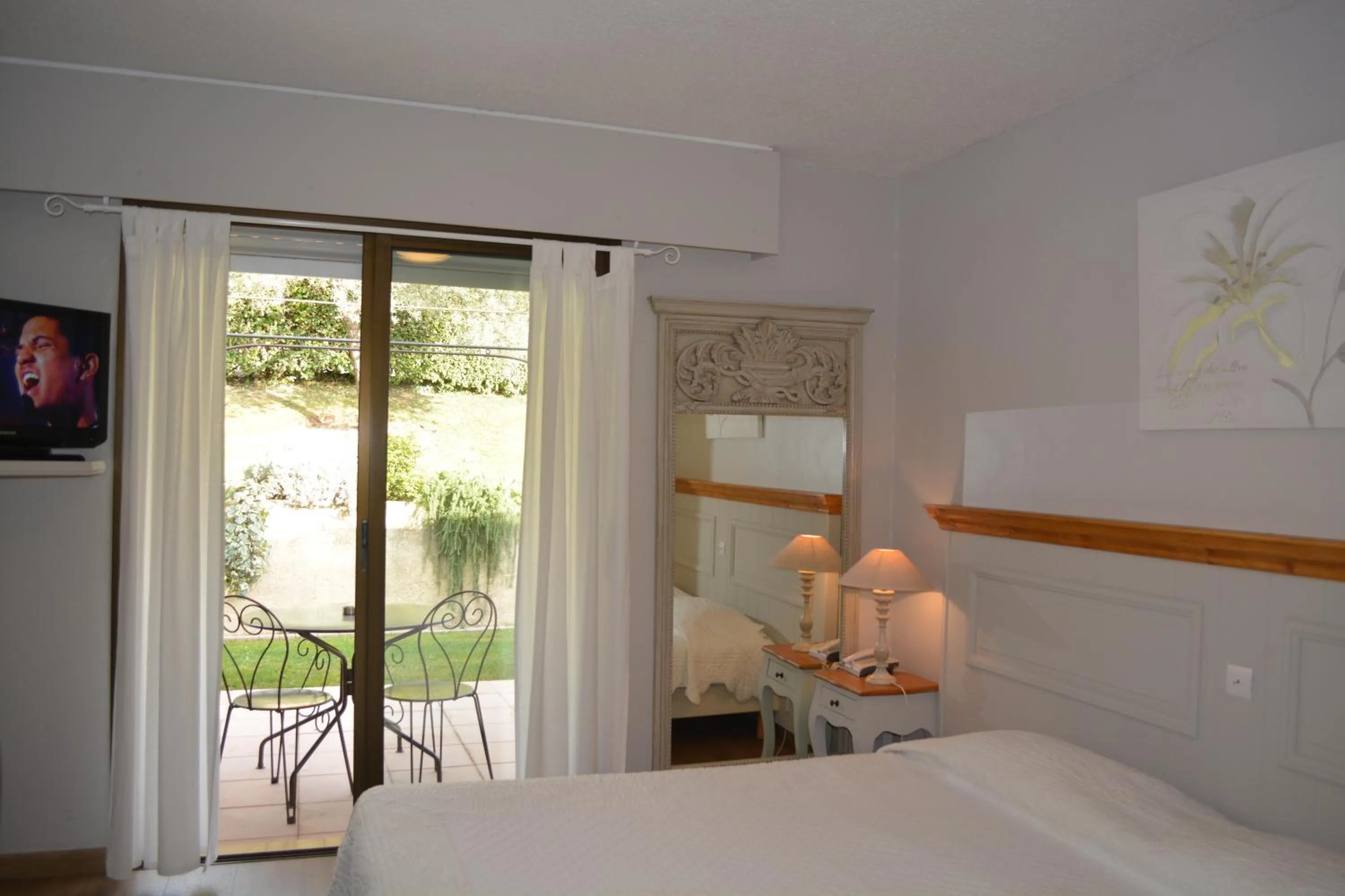 Bed in Hôtel Le Colombier