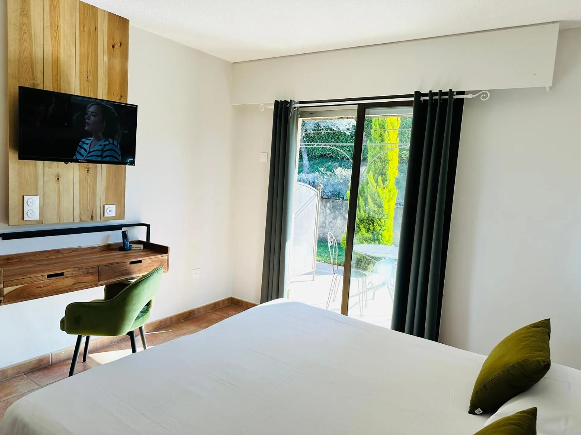 Bed in Hôtel Le Colombier