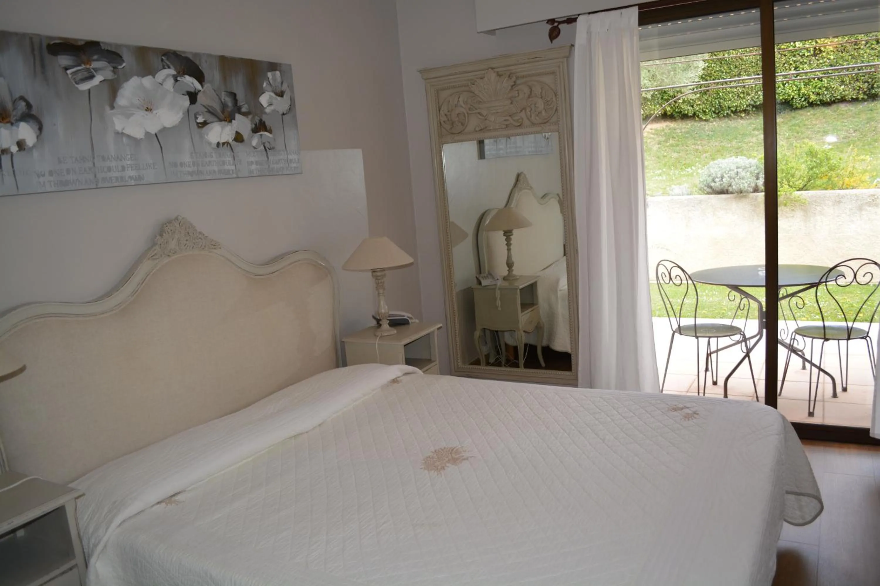 Bed in Hôtel Le Colombier