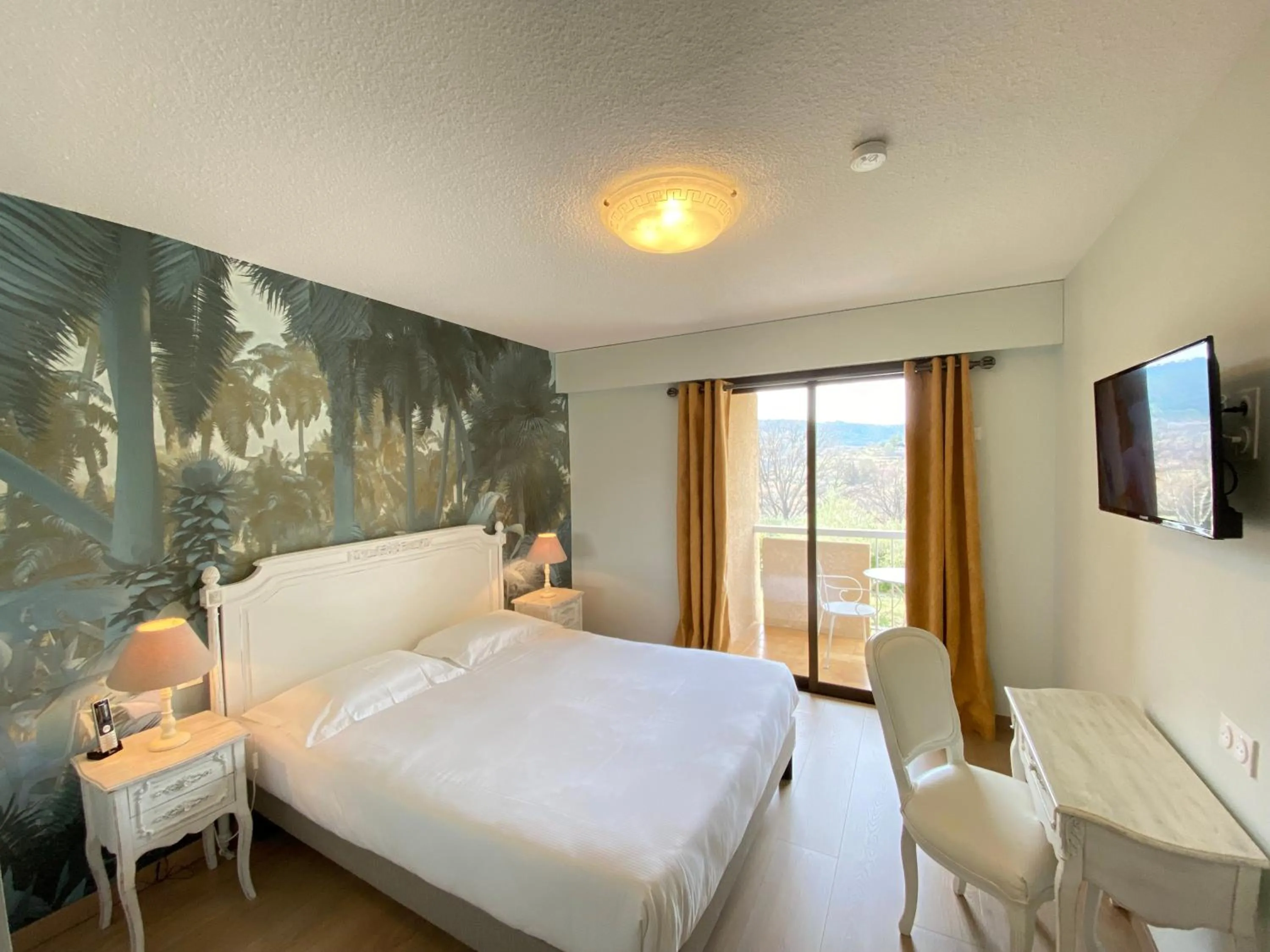 Bed in Hôtel Le Colombier