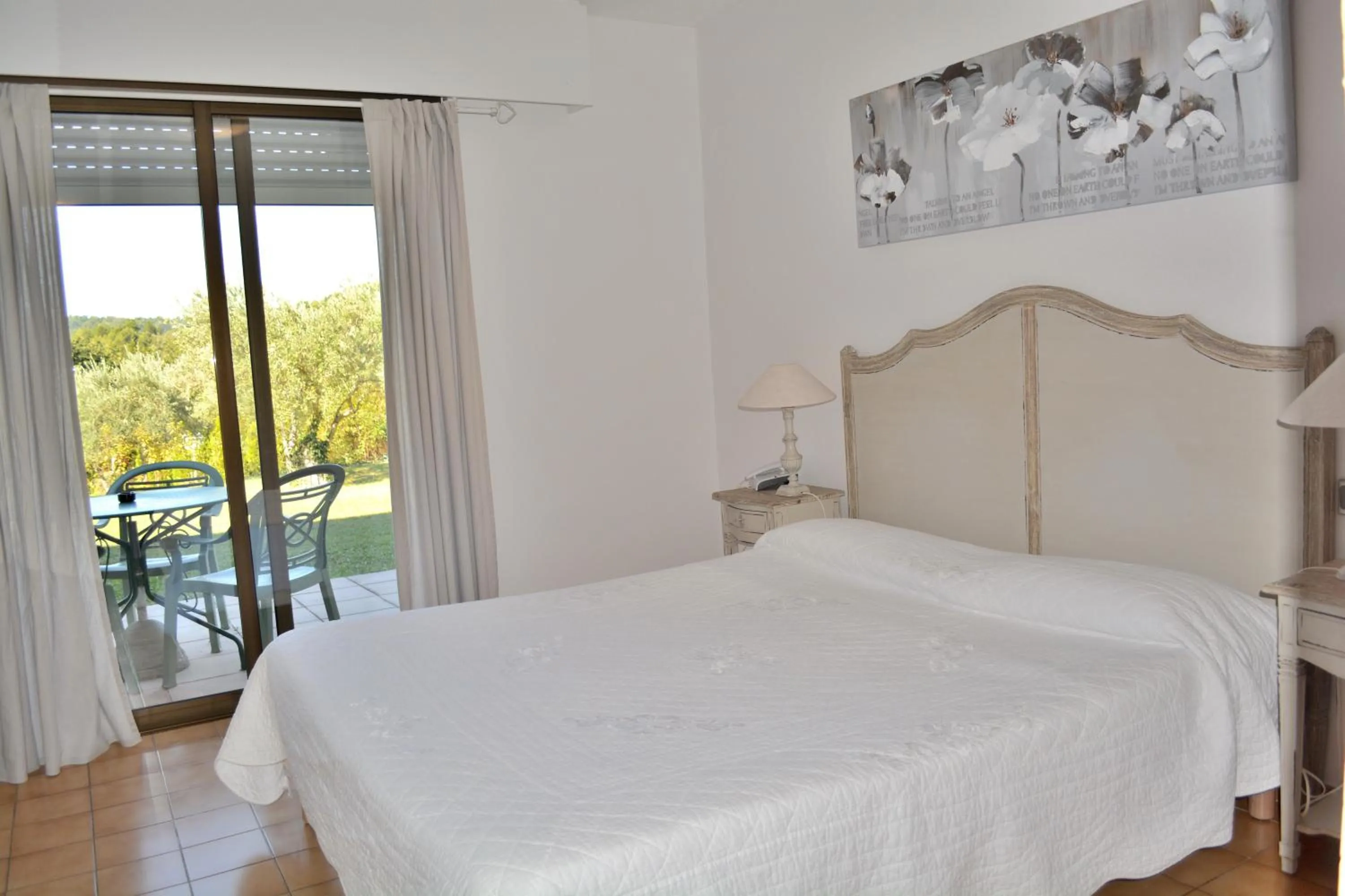 Bed in Hôtel Le Colombier