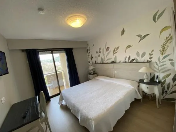 Bed in Hôtel Le Colombier