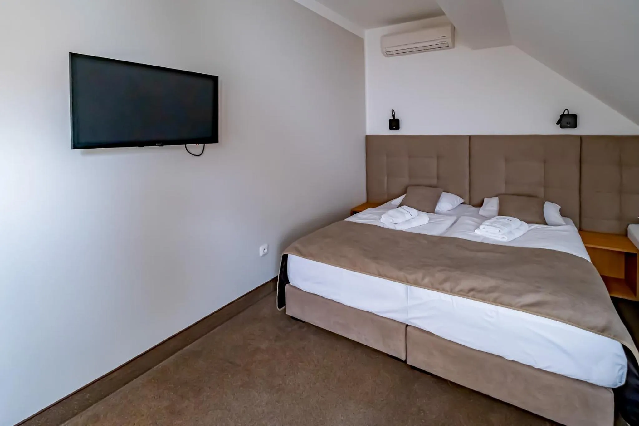 Bed in Relax Hotel Stork