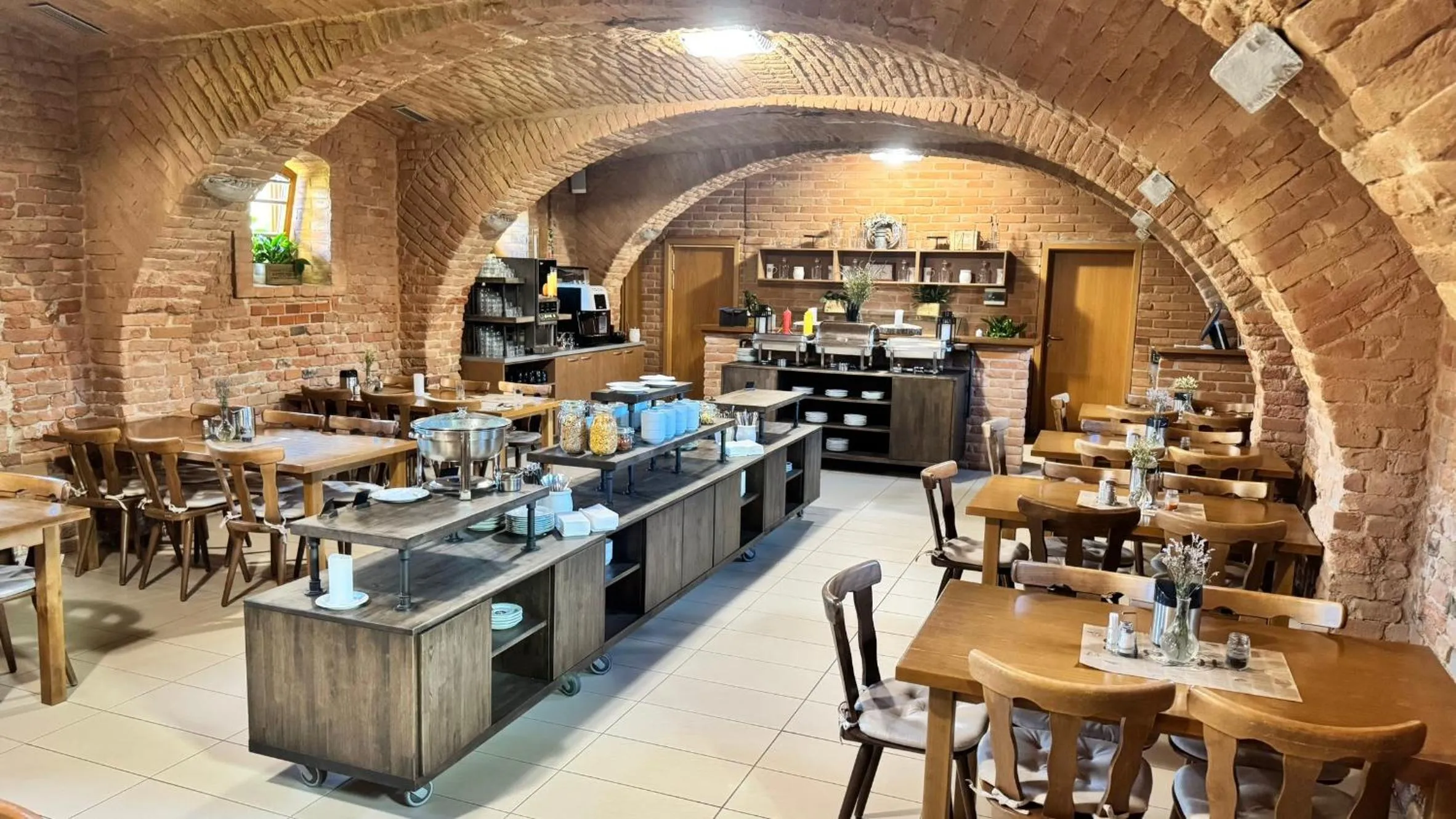 Restaurant/places to eat in Relax Hotel Stork