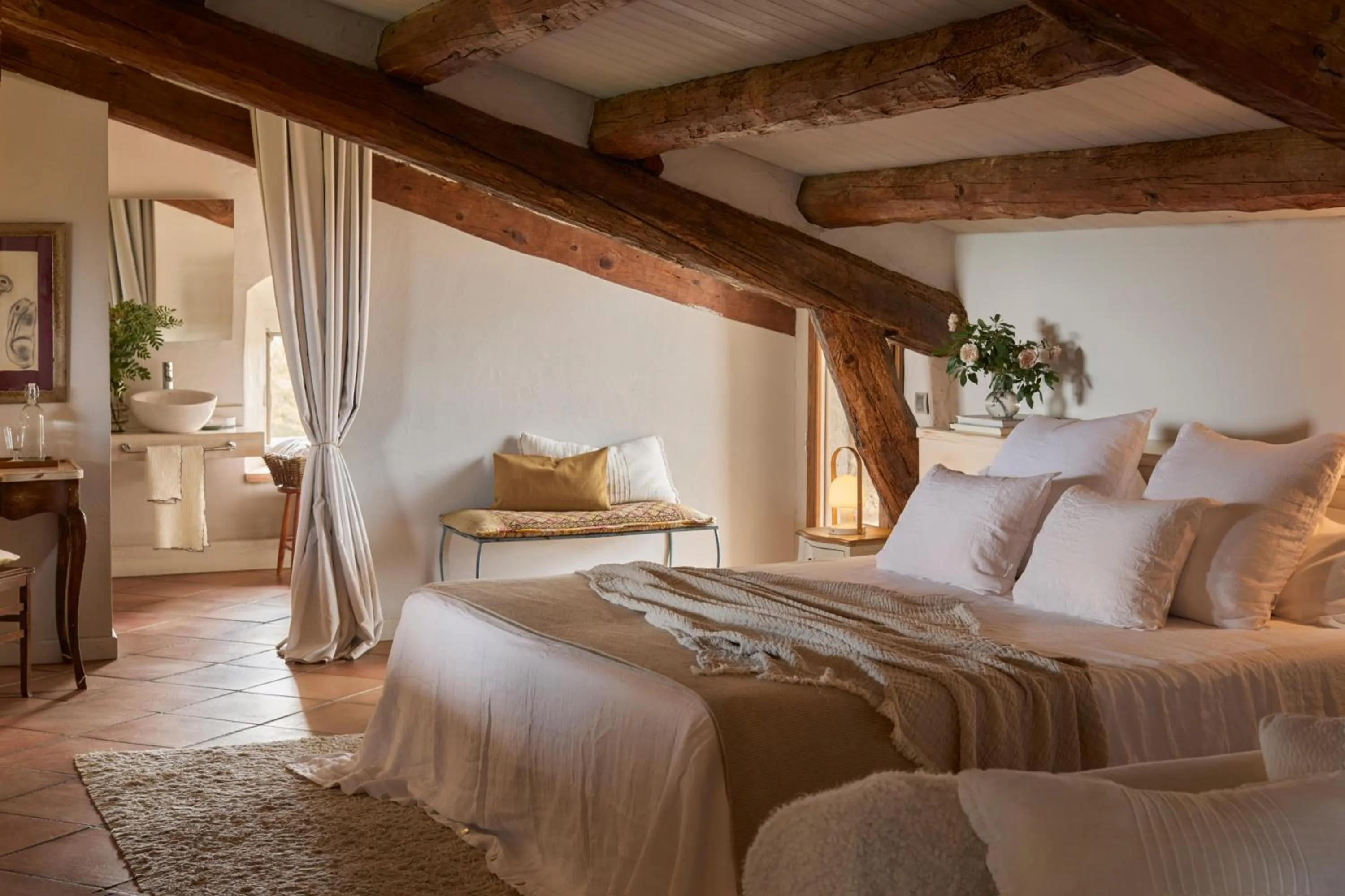 Photo of the whole room, Bed in La Garriga de Castelladral