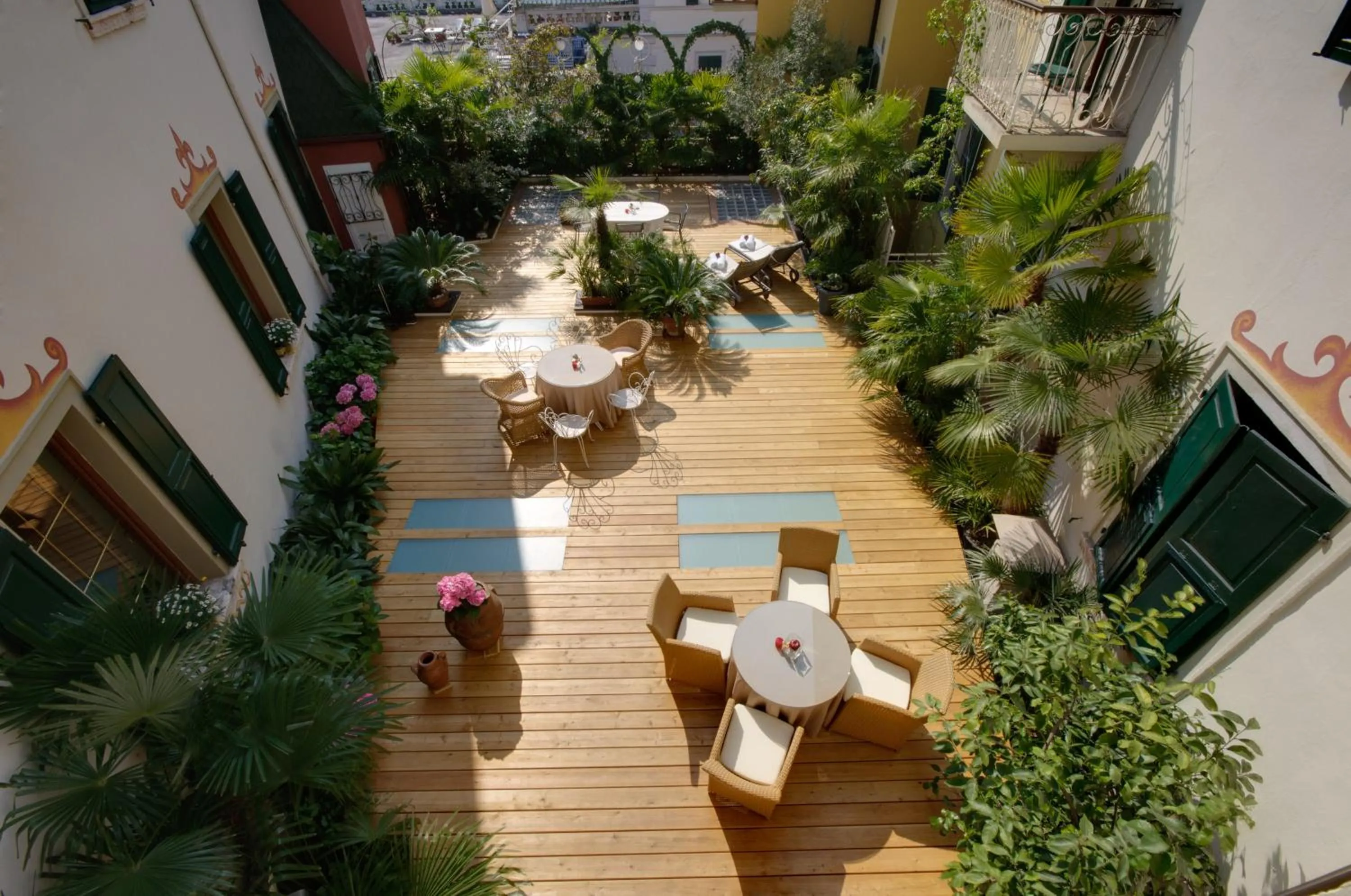 Balcony/Terrace in Sembenini Palace