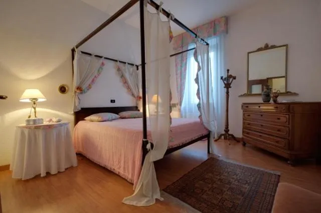 Bed in Sembenini Palace