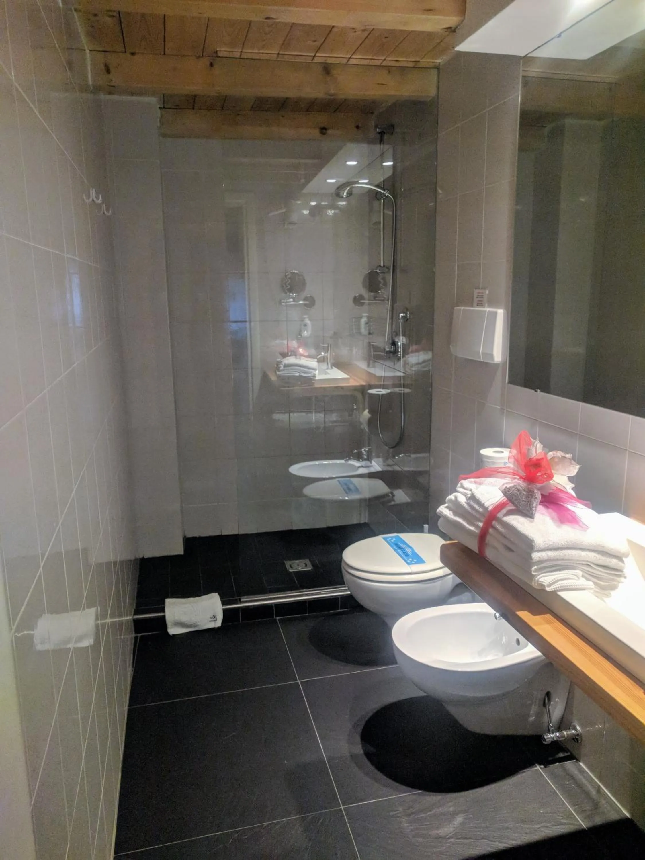 Bathroom in Sembenini Palace