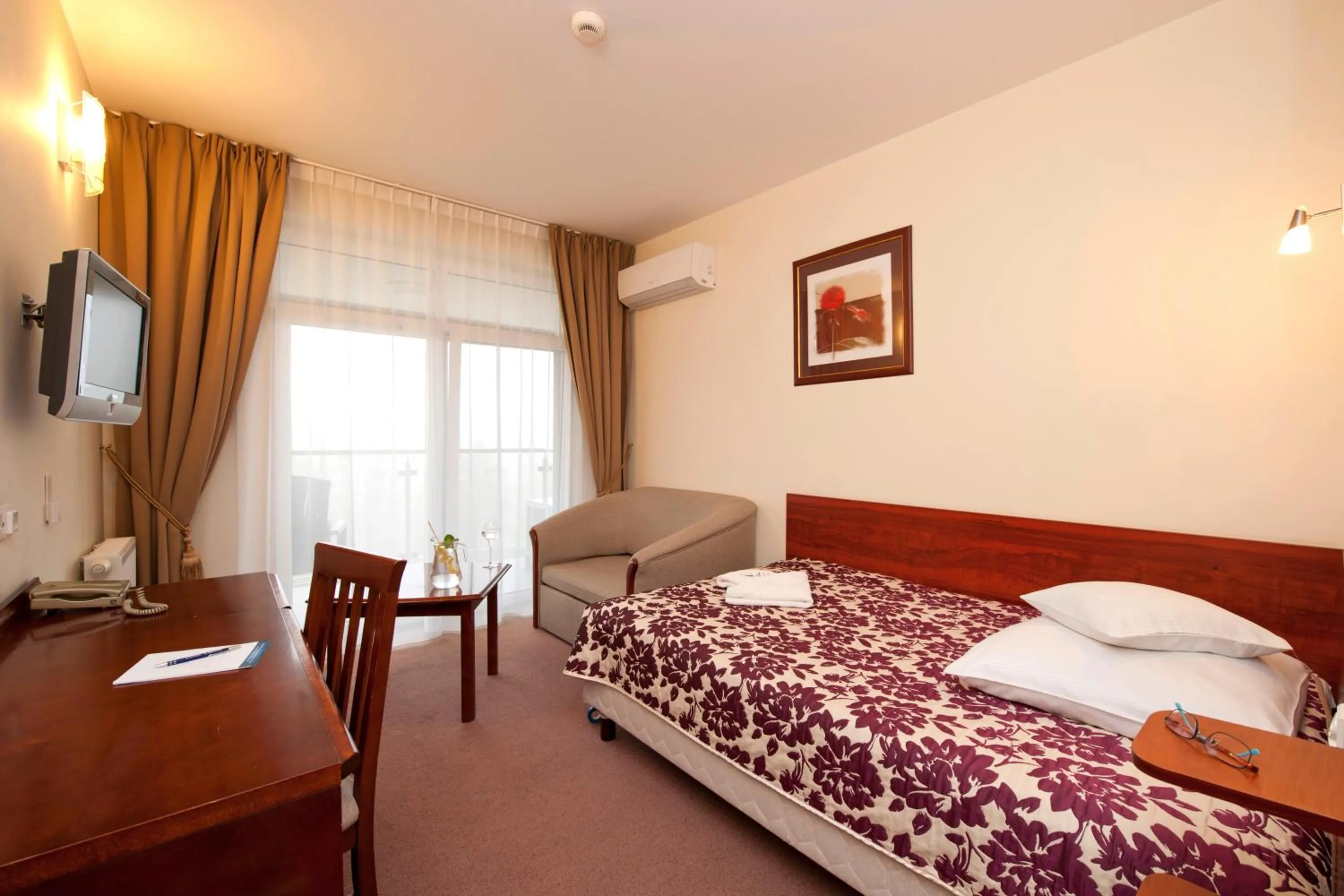 Bed in Klinika Uzdrowiskowa "Pod Tezniami''