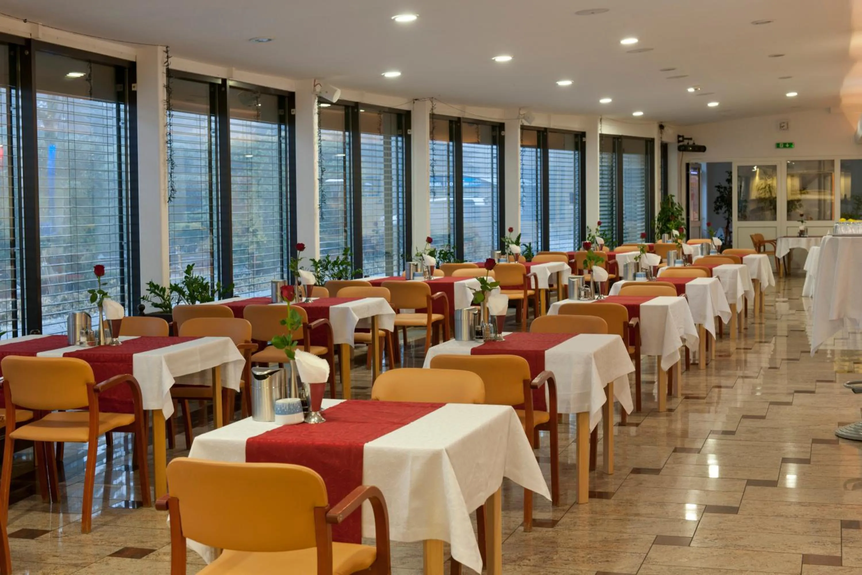 Restaurant/places to eat in Klinika Uzdrowiskowa "Pod Tezniami''