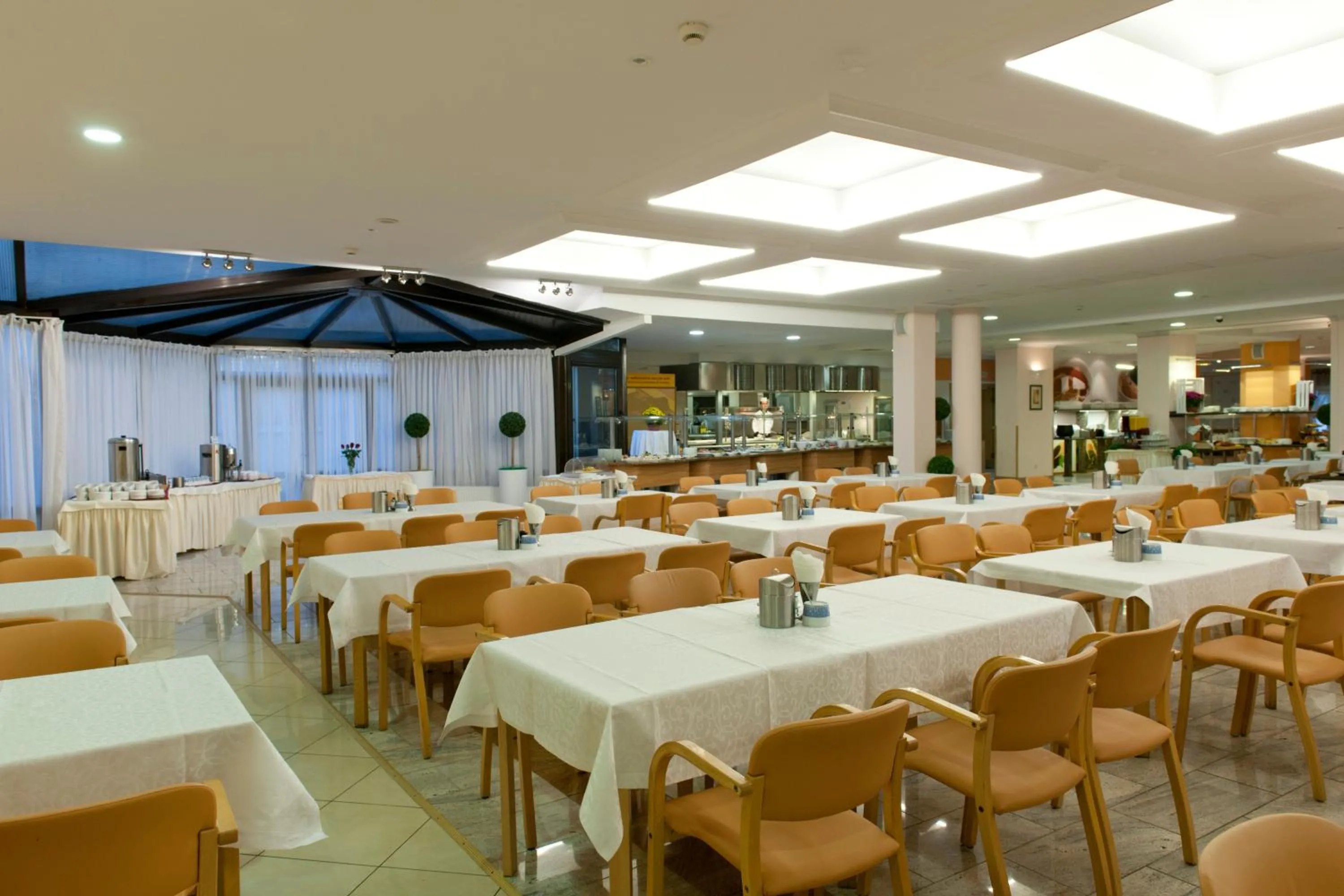 Restaurant/places to eat in Klinika Uzdrowiskowa "Pod Tezniami''