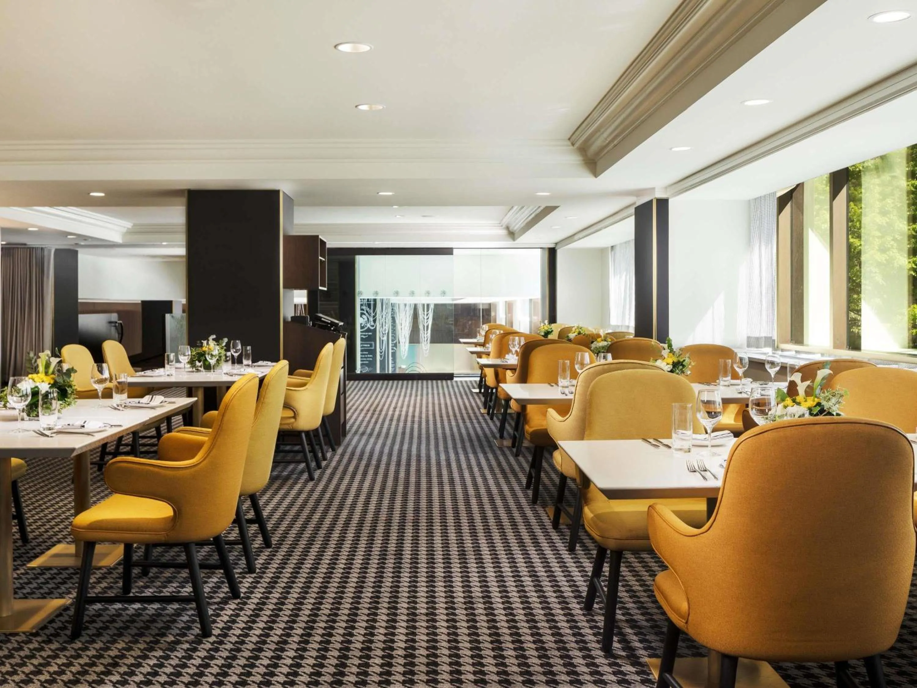 Restaurant/places to eat in Fairmont The Queen Elizabeth