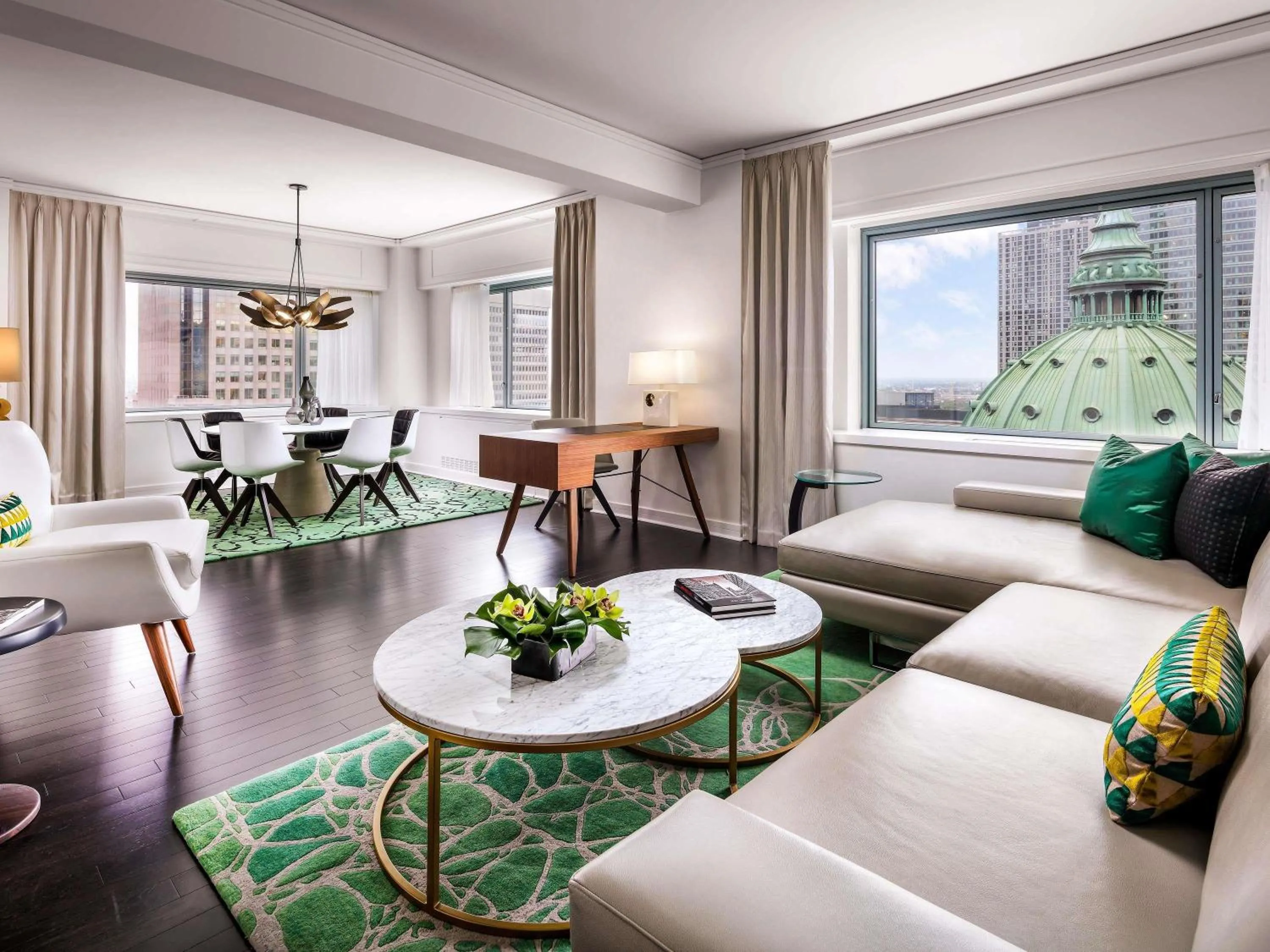 Photo of the whole room in Fairmont The Queen Elizabeth