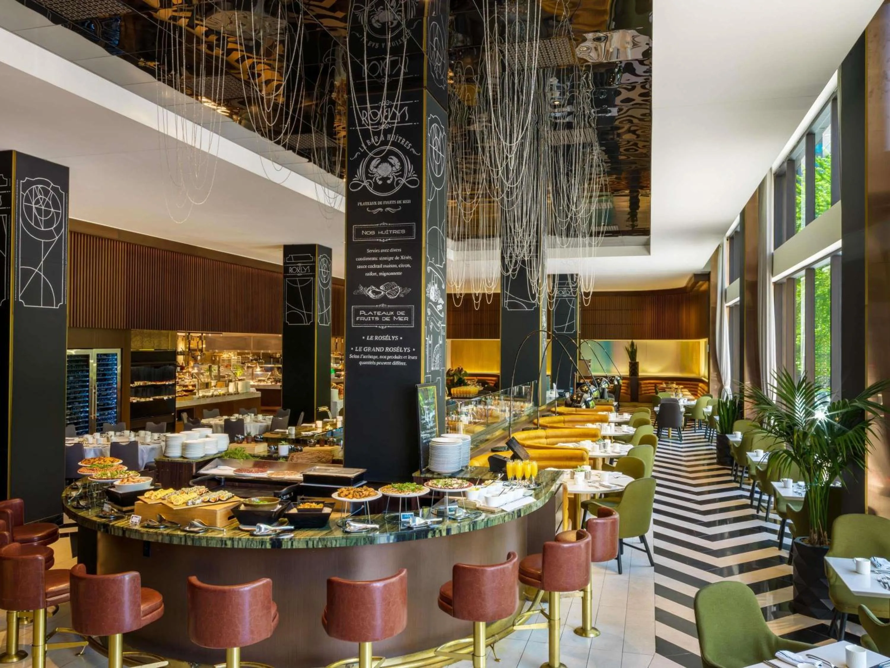 Restaurant/places to eat in Fairmont The Queen Elizabeth