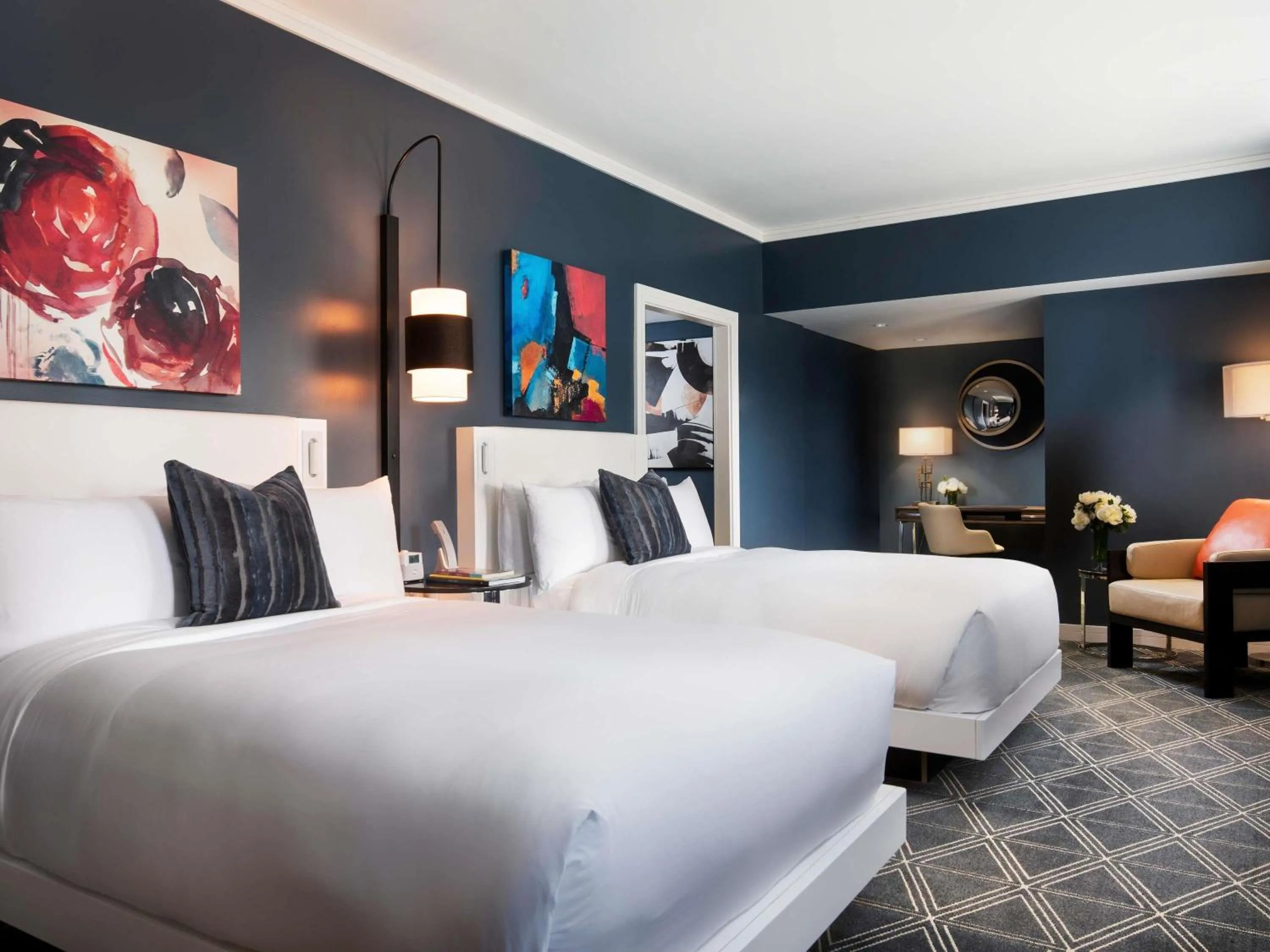 Bedroom, Bed in Fairmont The Queen Elizabeth