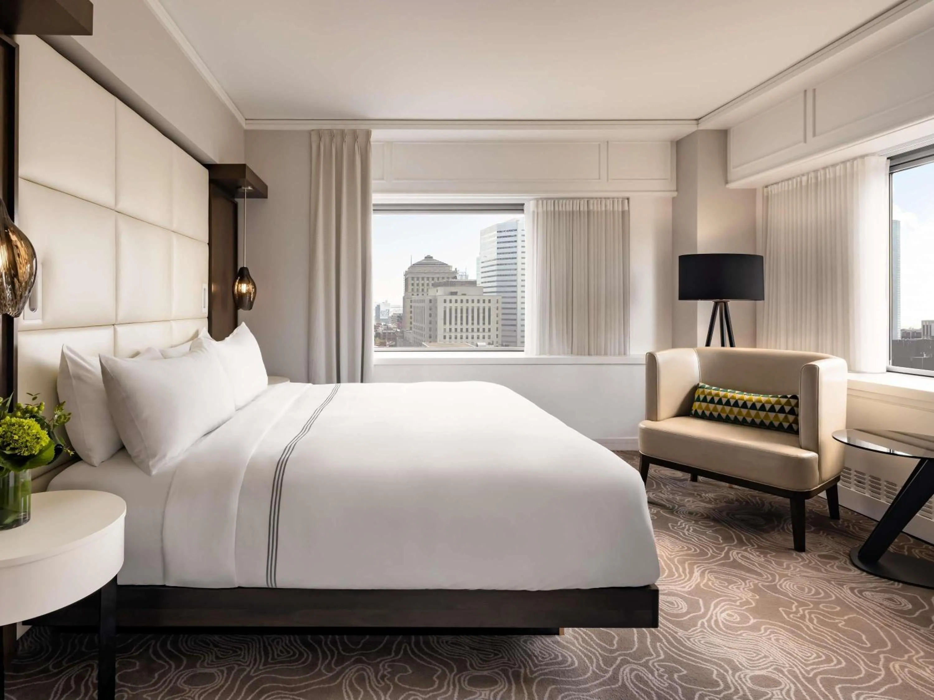 Bedroom, Bed in Fairmont The Queen Elizabeth