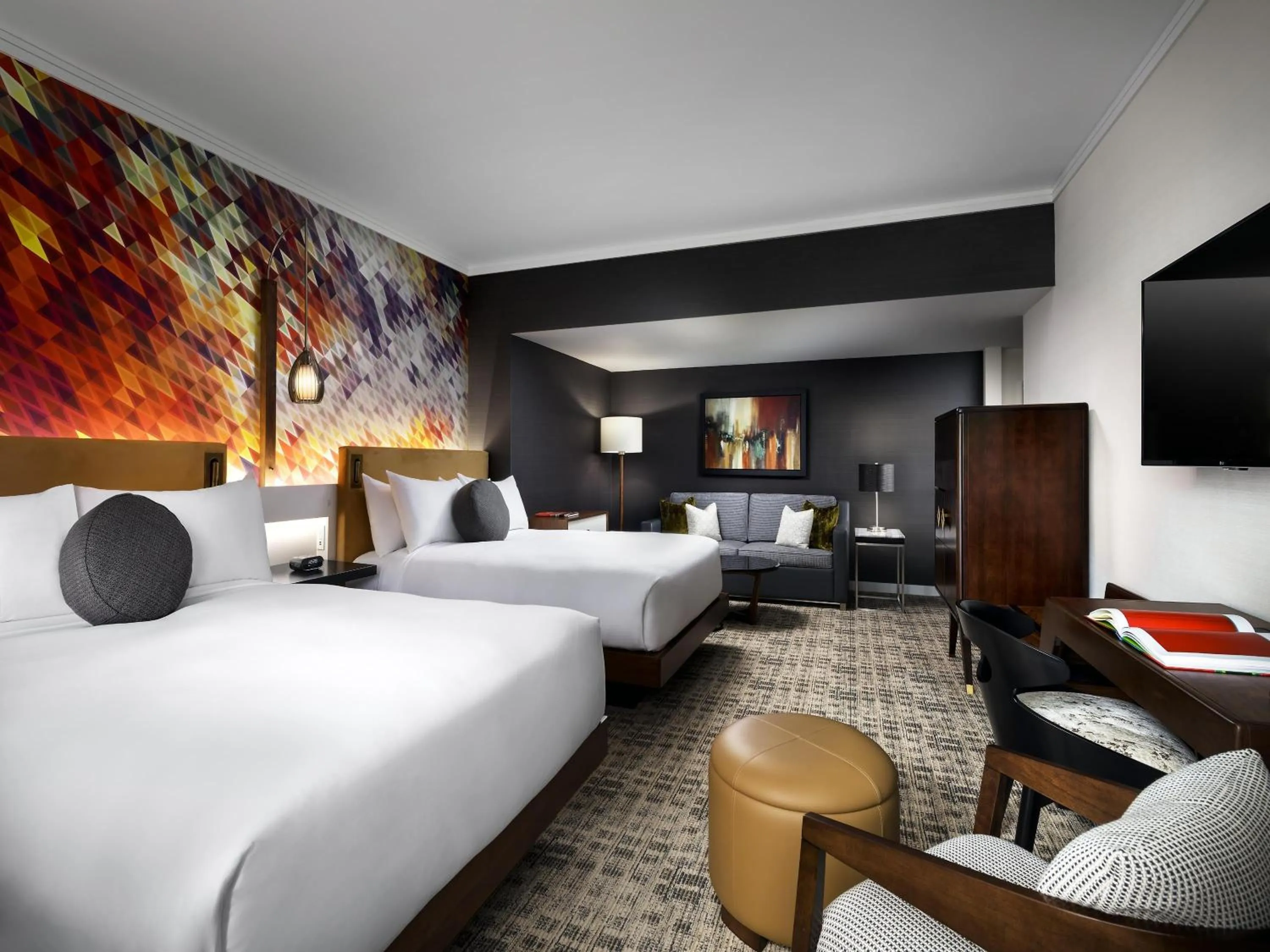 Bedroom, Bed in Fairmont The Queen Elizabeth