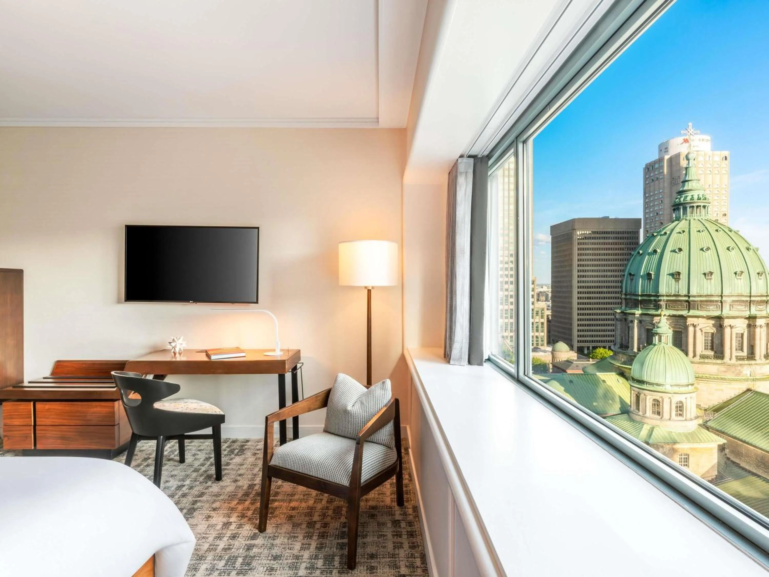 Bedroom in Fairmont The Queen Elizabeth