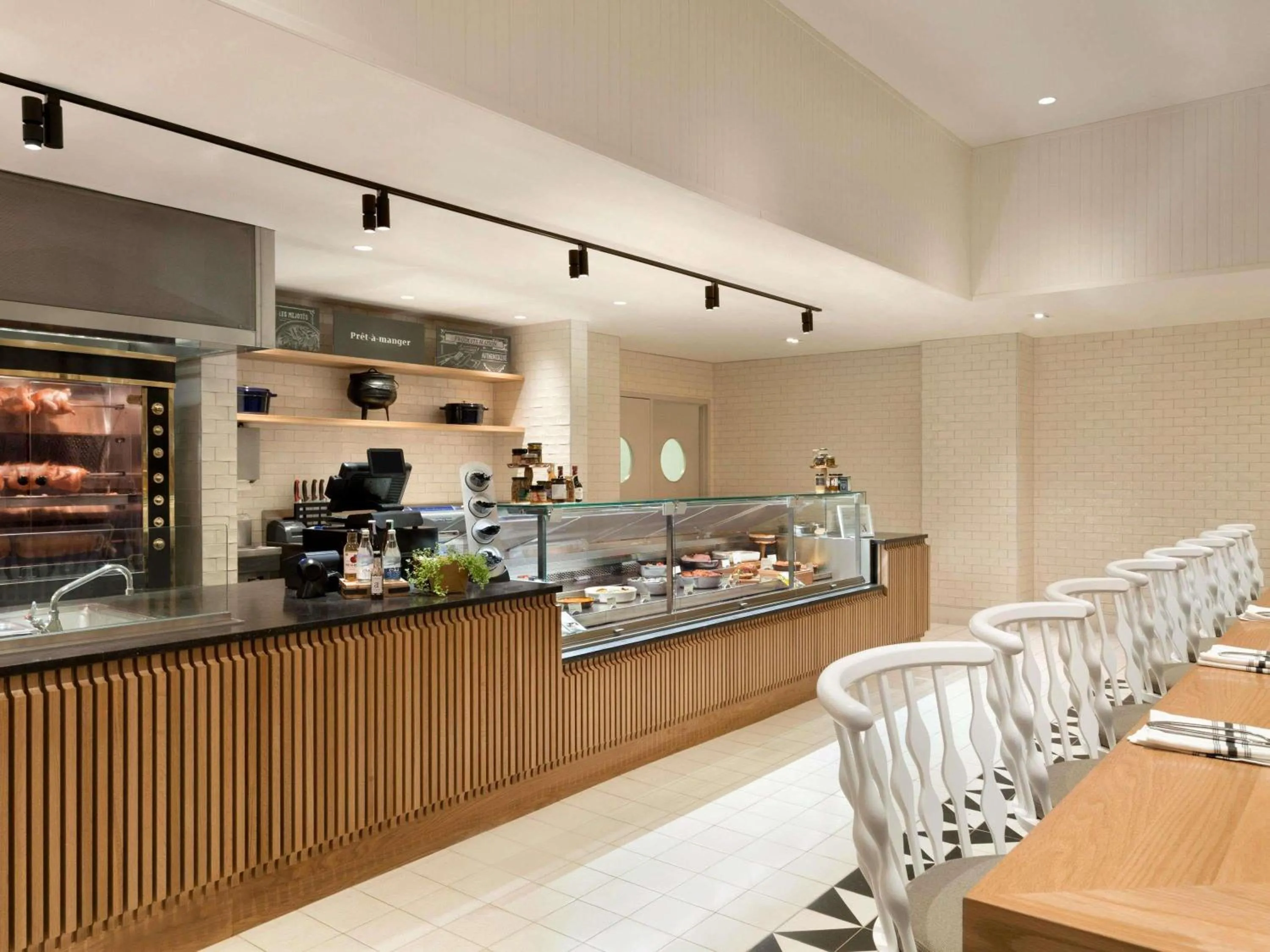 Restaurant/places to eat in Fairmont The Queen Elizabeth