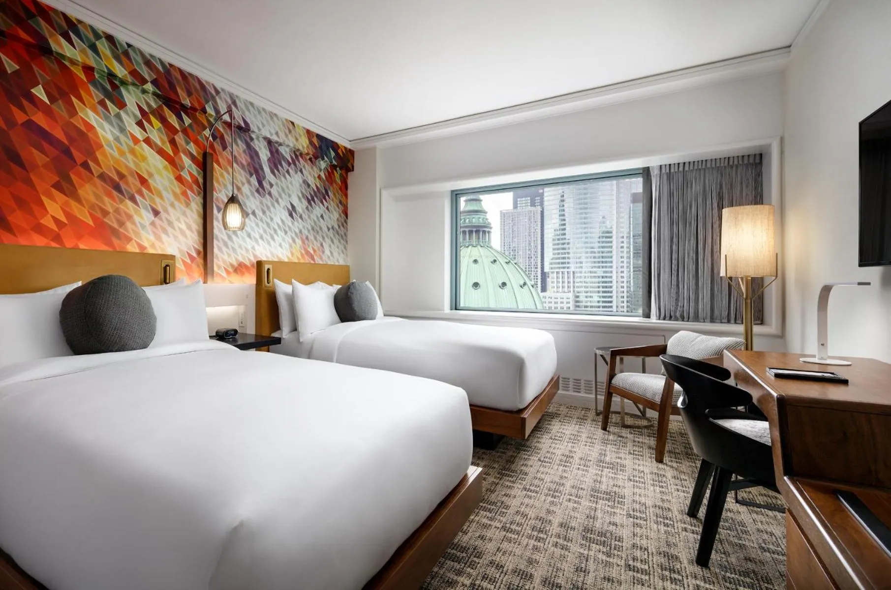 Photo of the whole room, Bed in Fairmont The Queen Elizabeth