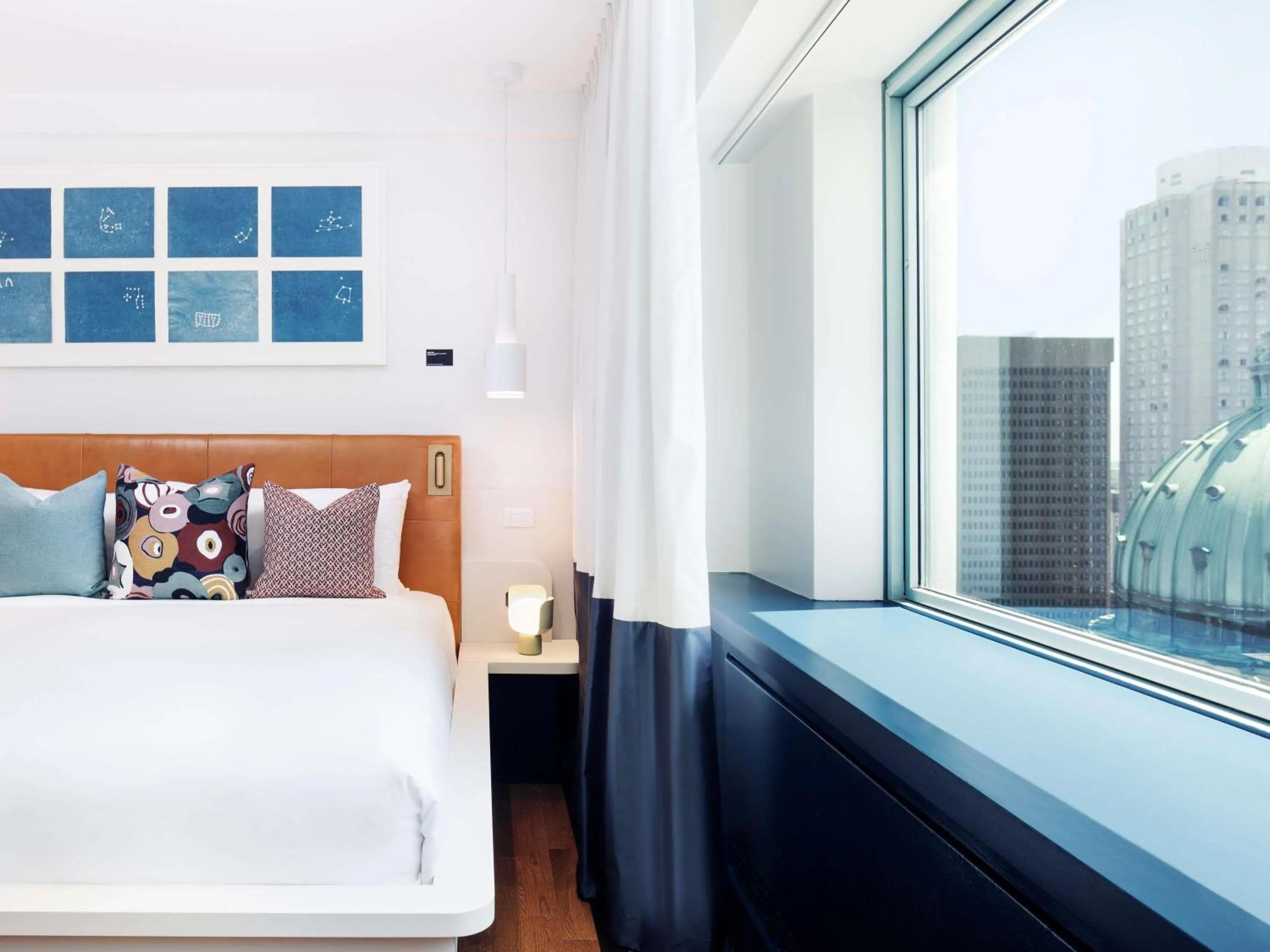 Bedroom, Bed in Fairmont The Queen Elizabeth