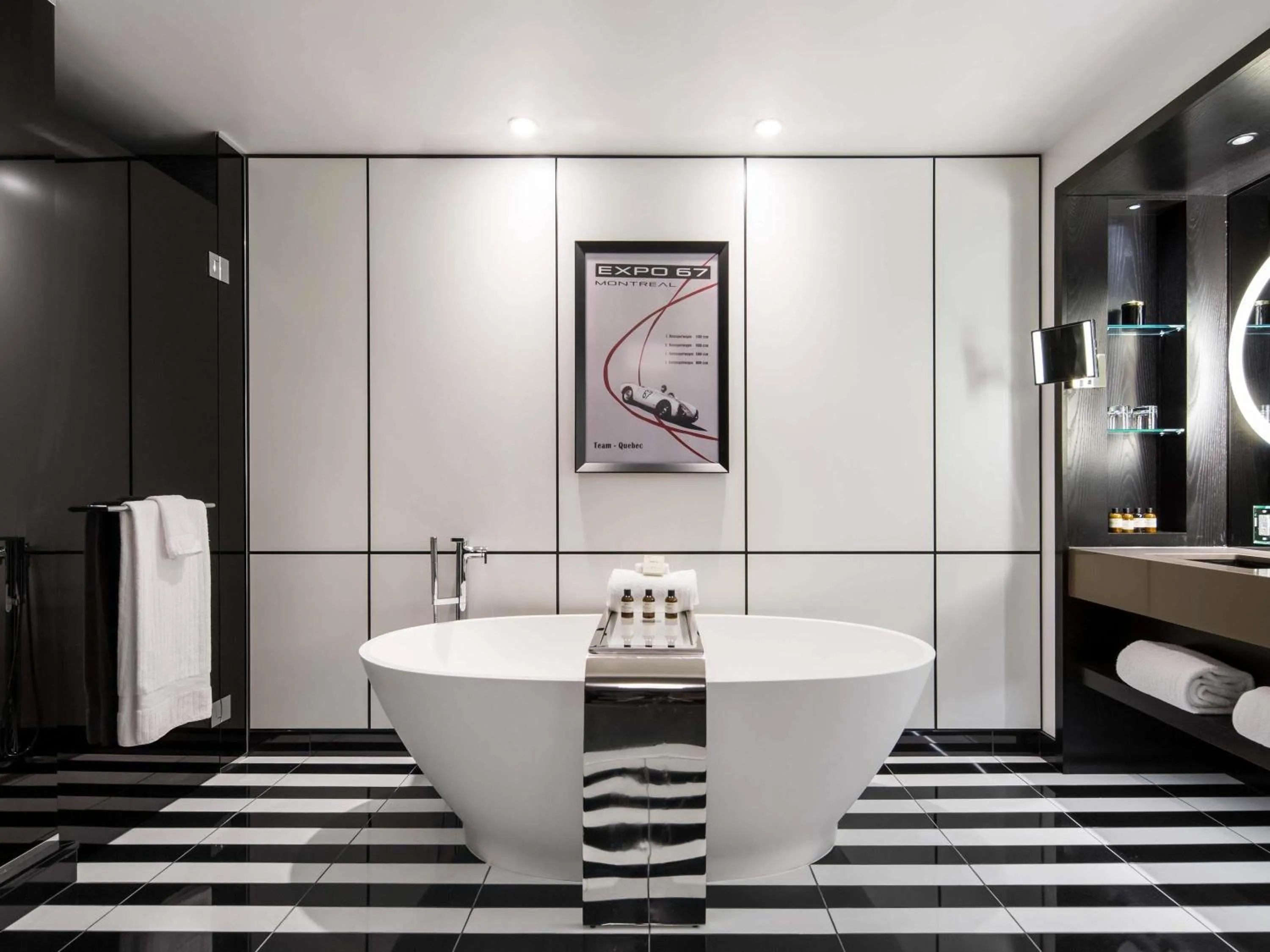 Bedroom in Fairmont The Queen Elizabeth