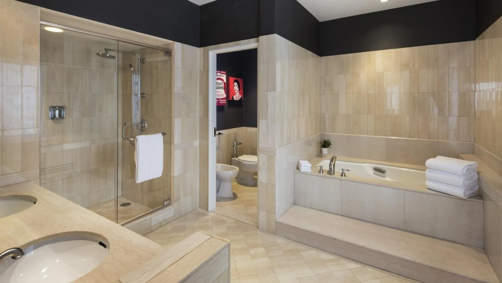 Bathroom in Fairmont The Queen Elizabeth