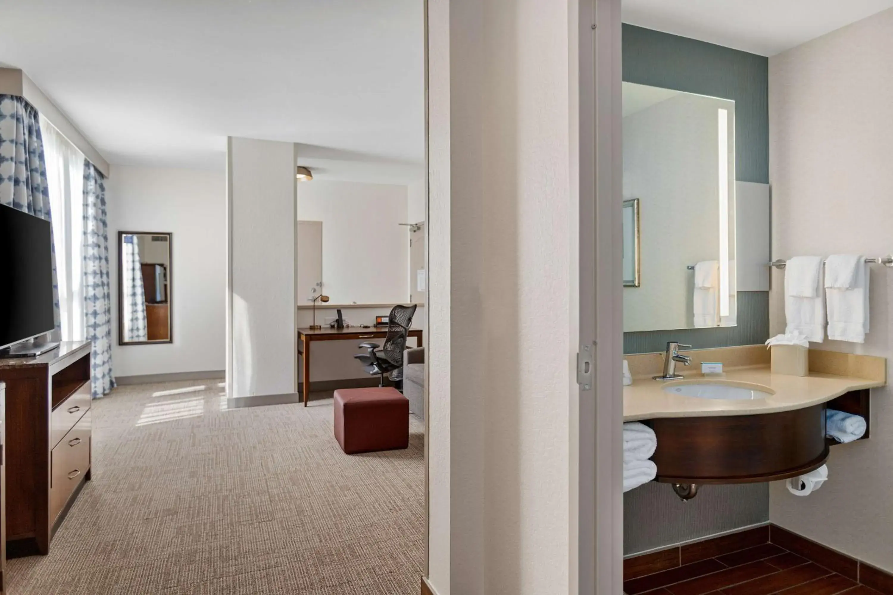 One-Bedroom King Suite - Hearing Access in Hilton Garden Inn New Orleans French Quarter/CBD One-Bedroom King Suite - Hearing Access in Hilton Garden Inn New Orleans French Quarter/CBD