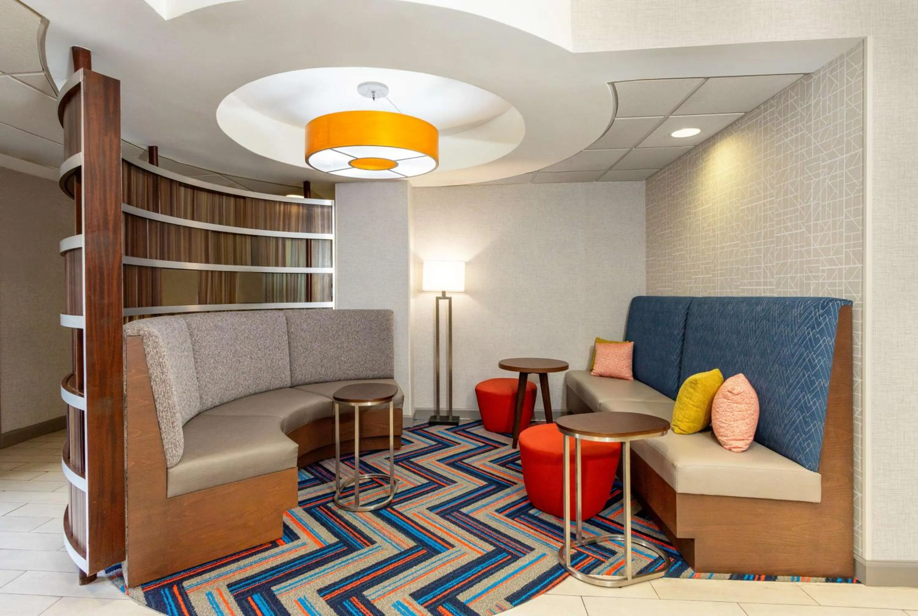 Lobby or reception in Hampton Inn Orlando-International Airport