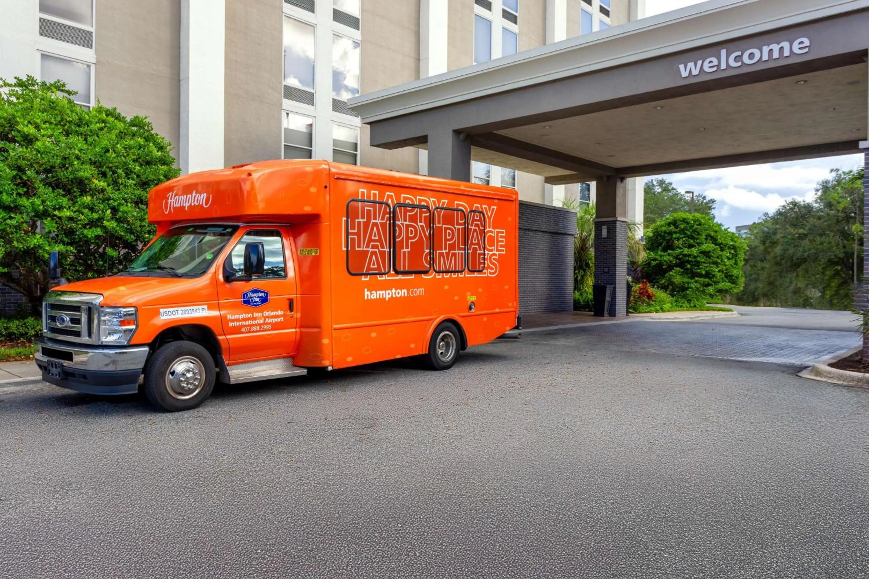 Property building in Hampton Inn Orlando-International Airport