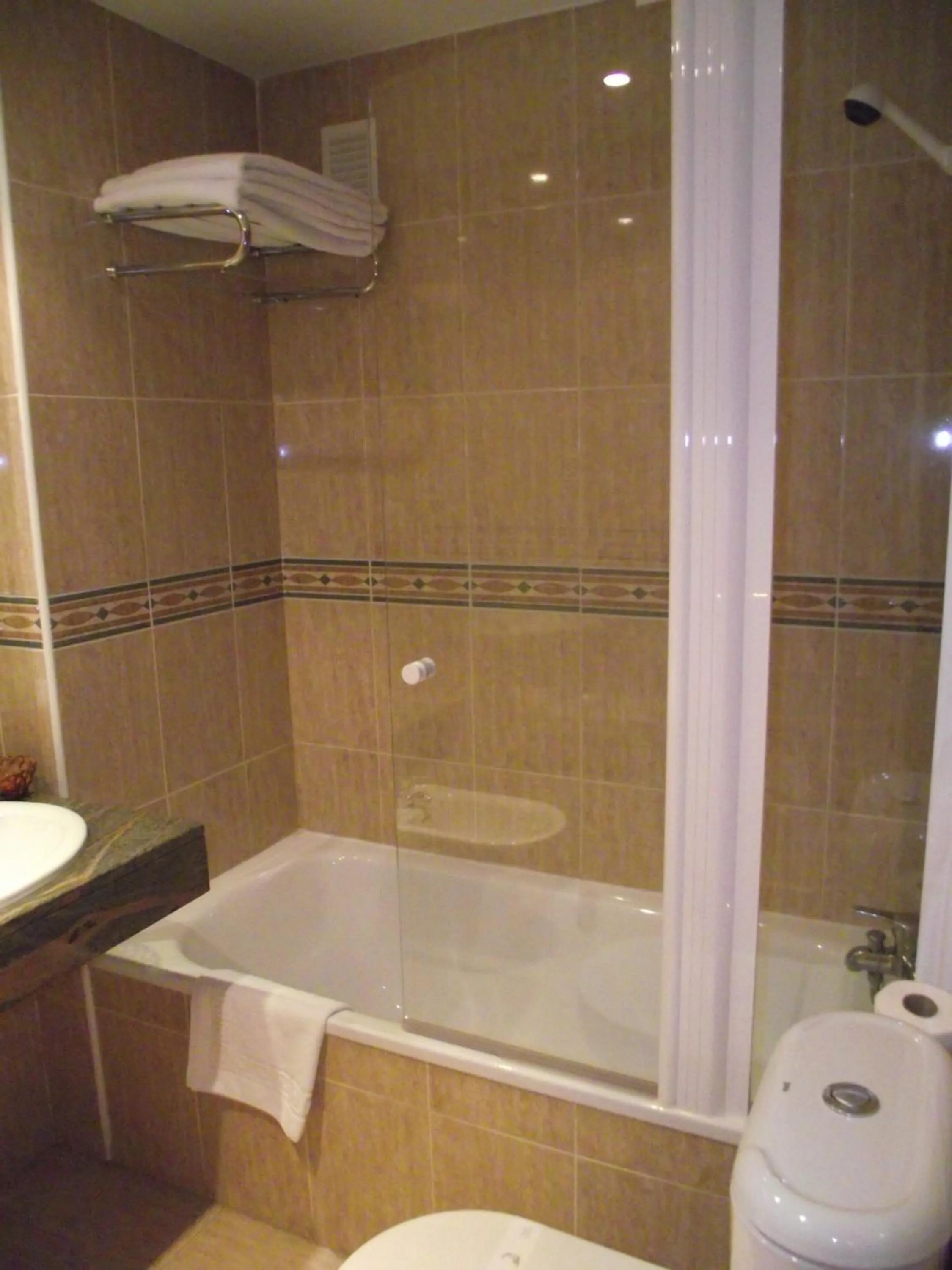 Bathroom in IRAIPE Achuri Auto Check-in