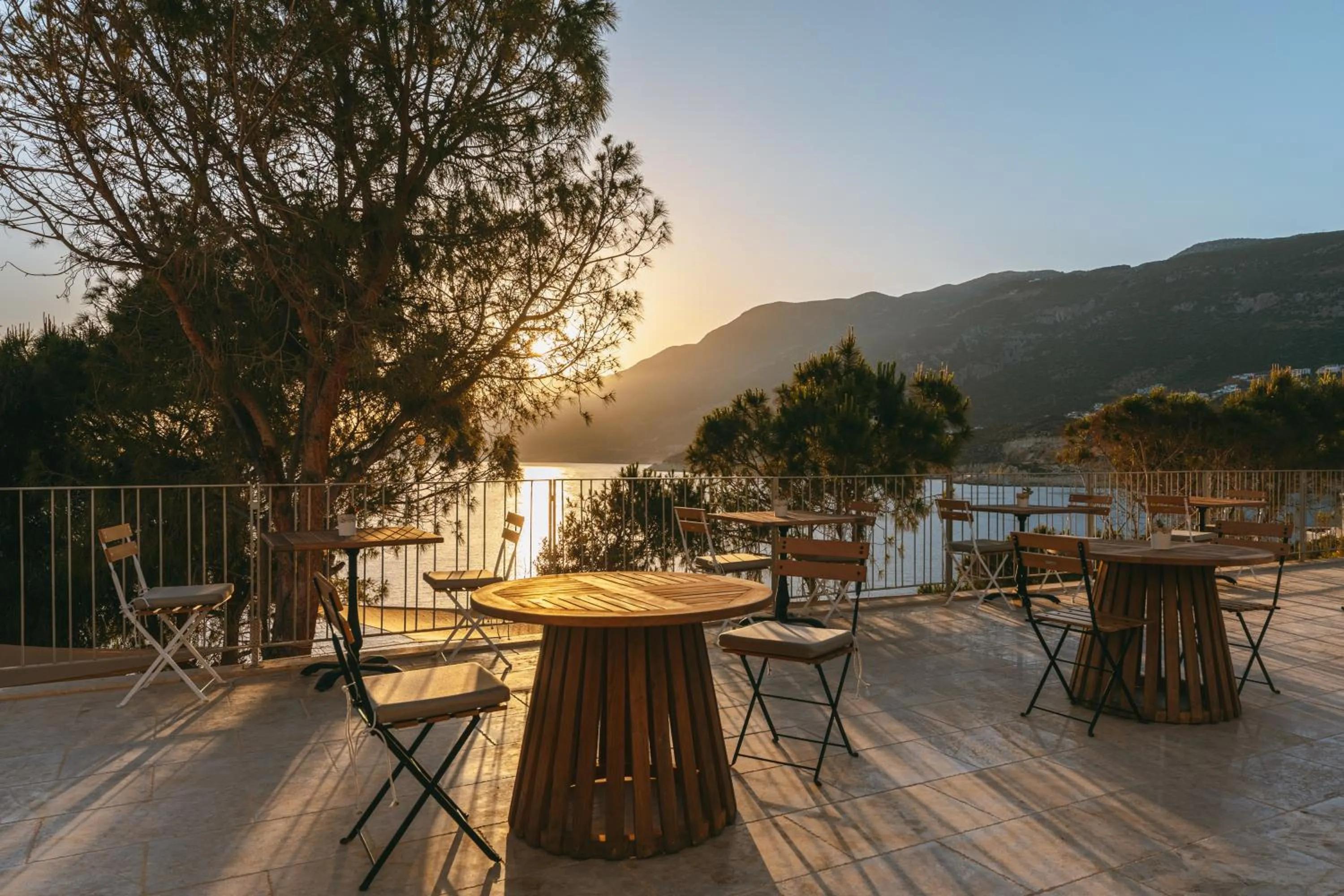 Restaurant/places to eat in Mavilim Hotel